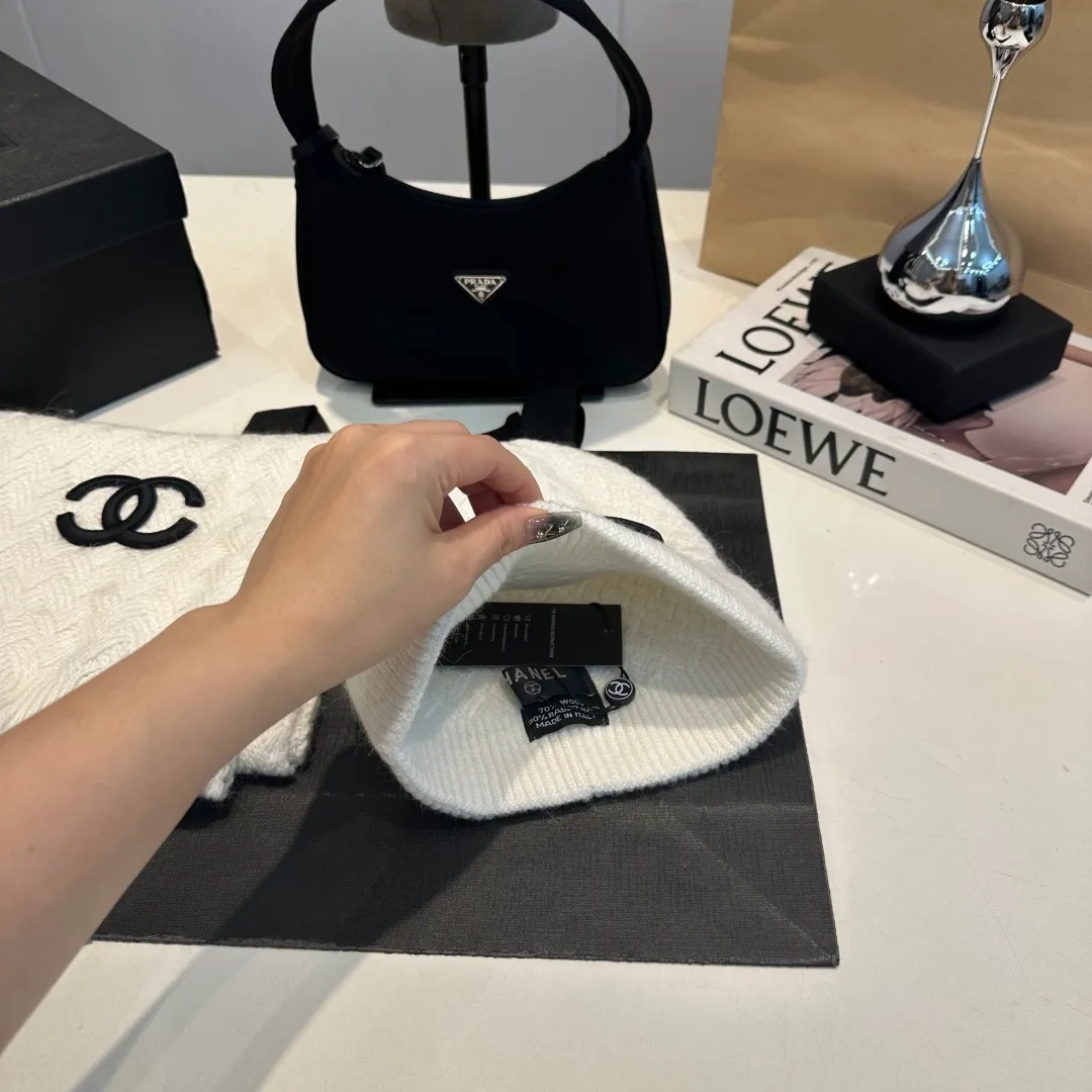 P220 Chanel Chanel knitted cashmere scarf hat set official model