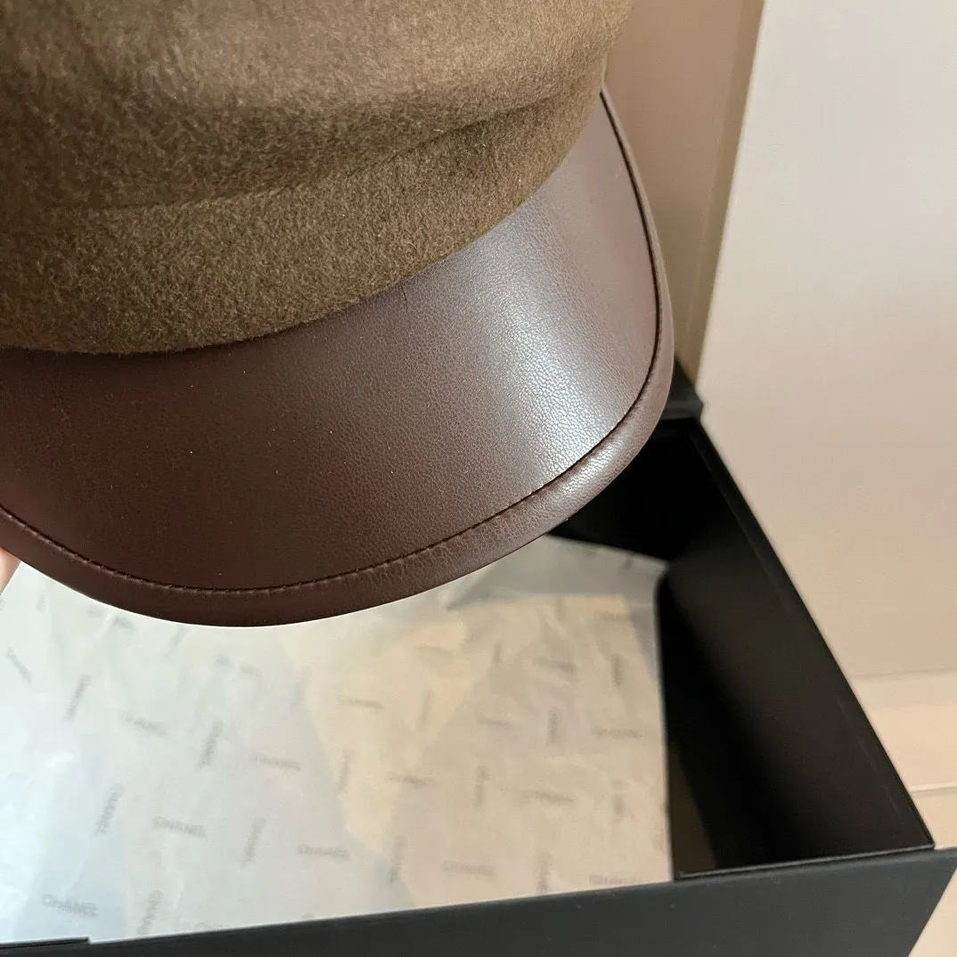 💰180¥ Chanel wool peaked military cap, washed leather brim, high-end color matching, 100% wool🦙, head circumference 57cm adjustable