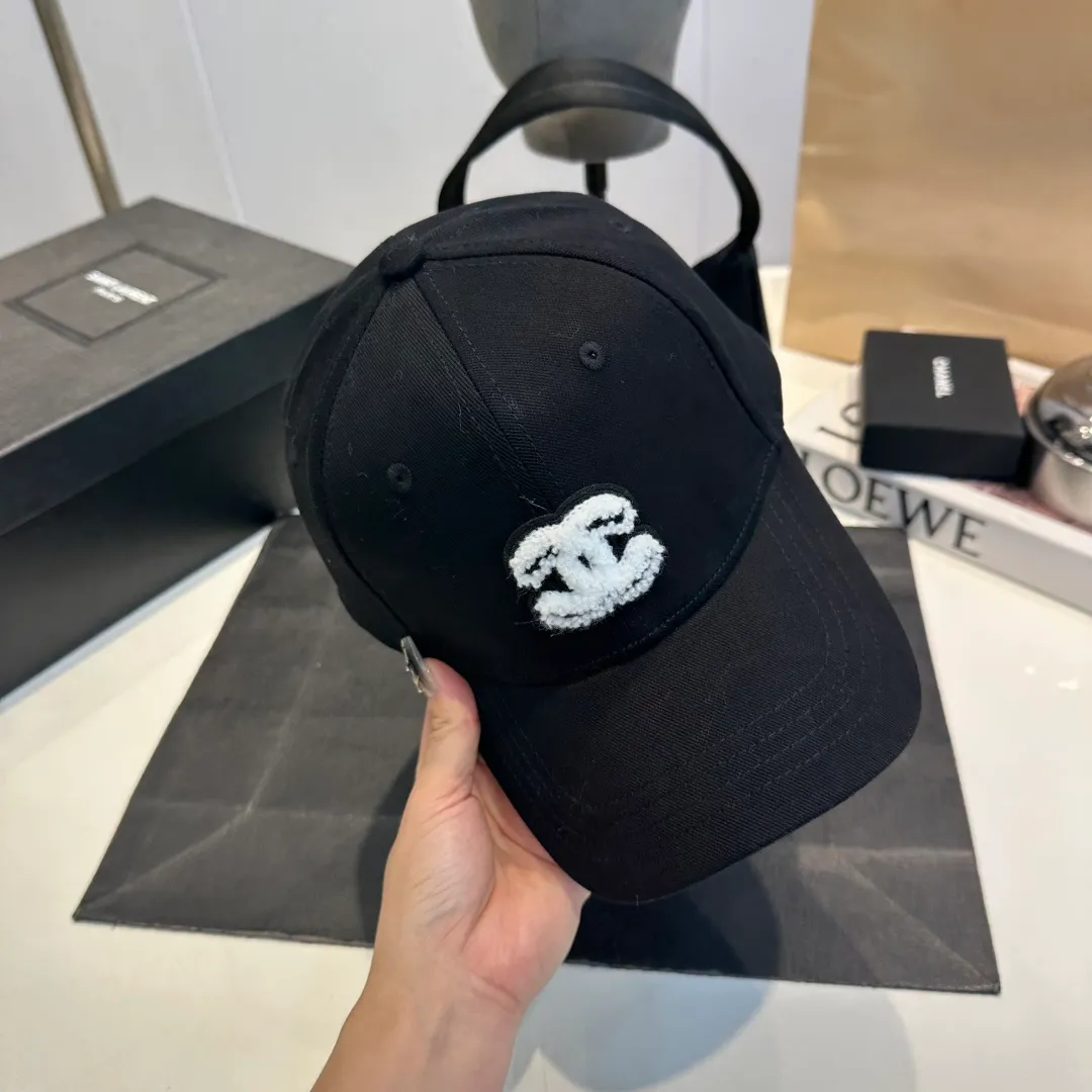P60 Chanel's new autumn and winter classic casual and trendy style simple baseball cap🧢Japanese and Korean style, looks great with any combination! A must-have when traveling