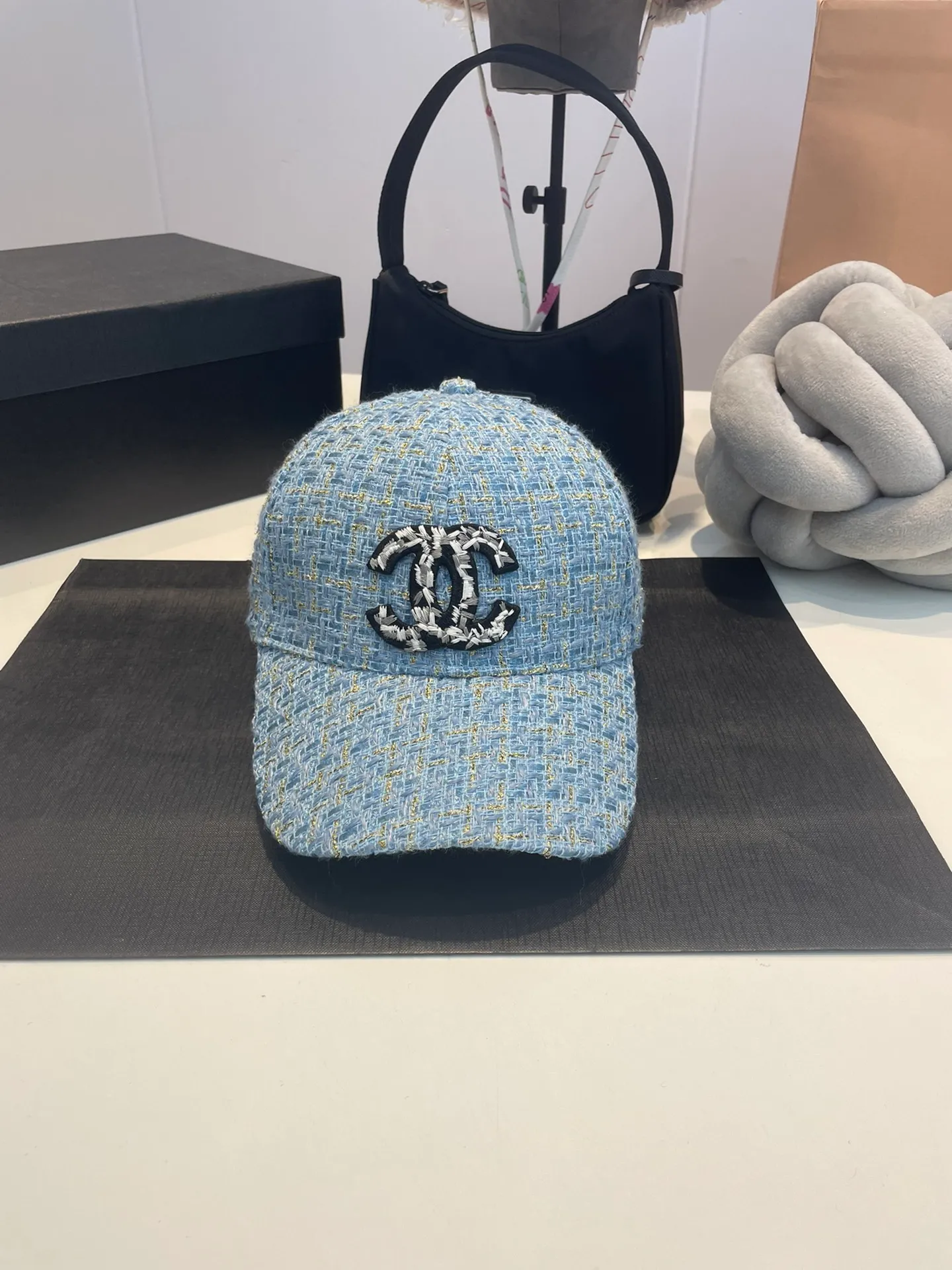 P70 23 CHANEL Chanel new autumn and winter high-quality plaid woolen baseball cap for autumn and winter! French socialite little fragrance! The quality is absolutely high-end! The quality of entering and exiting a large shopping mall at will! Super versatile colors