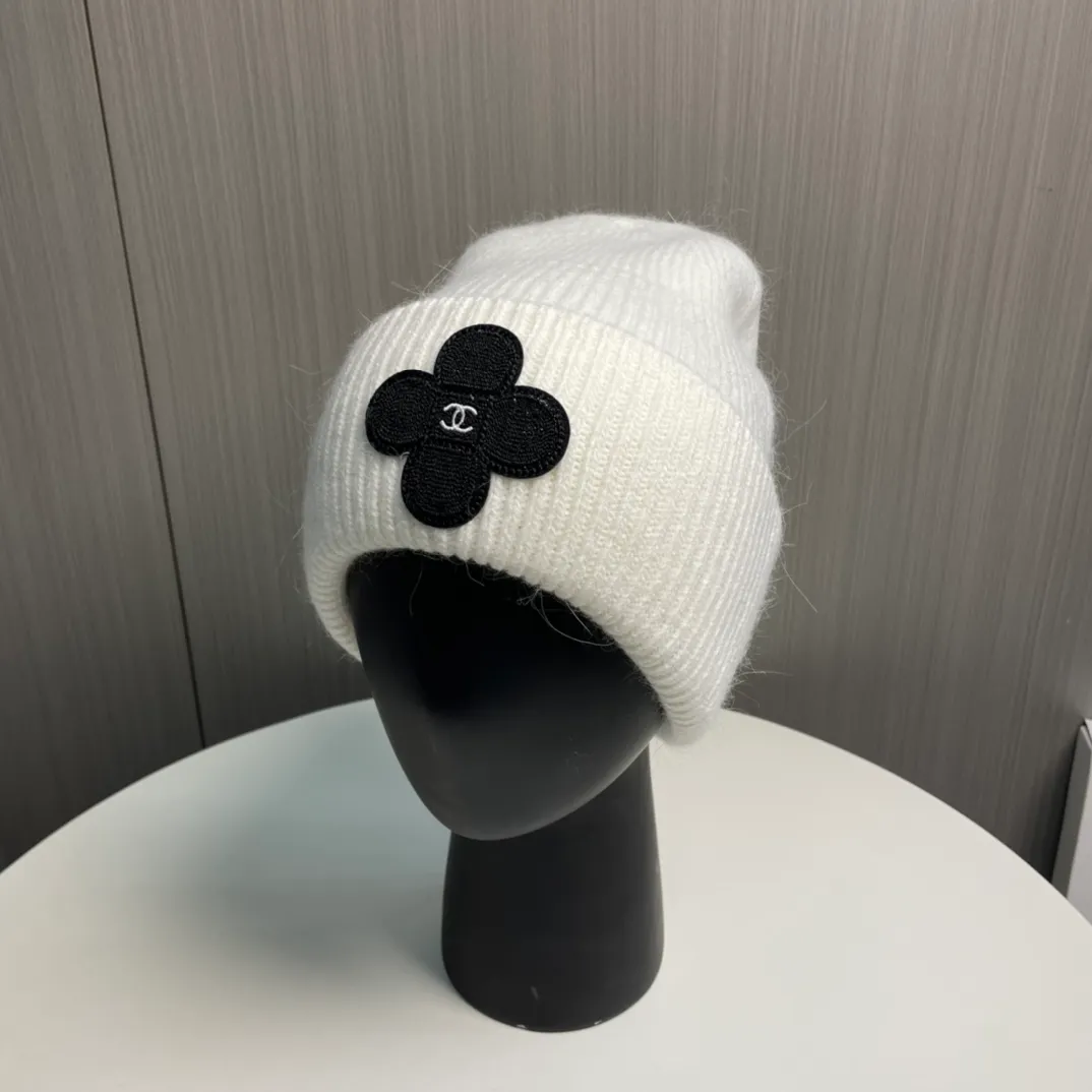 P76 Chanel Chanel Autumn and Winter Rabbit Hair Camellia Beanie Recommended by Internet Celebrity Fashion Bloggers, Xiaohongshu’s Popular Style, Knitted Beanie with a Super Soft and Comfortable Feel, and Excellent Elasticity!