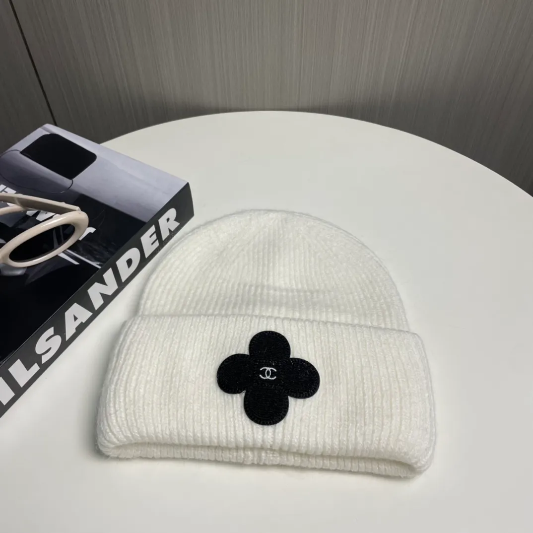 P76 Chanel Chanel Autumn and Winter Rabbit Hair Camellia Beanie Recommended by Internet Celebrity Fashion Bloggers, Xiaohongshu’s Popular Style, Knitted Beanie with a Super Soft and Comfortable Feel, and Excellent Elasticity!