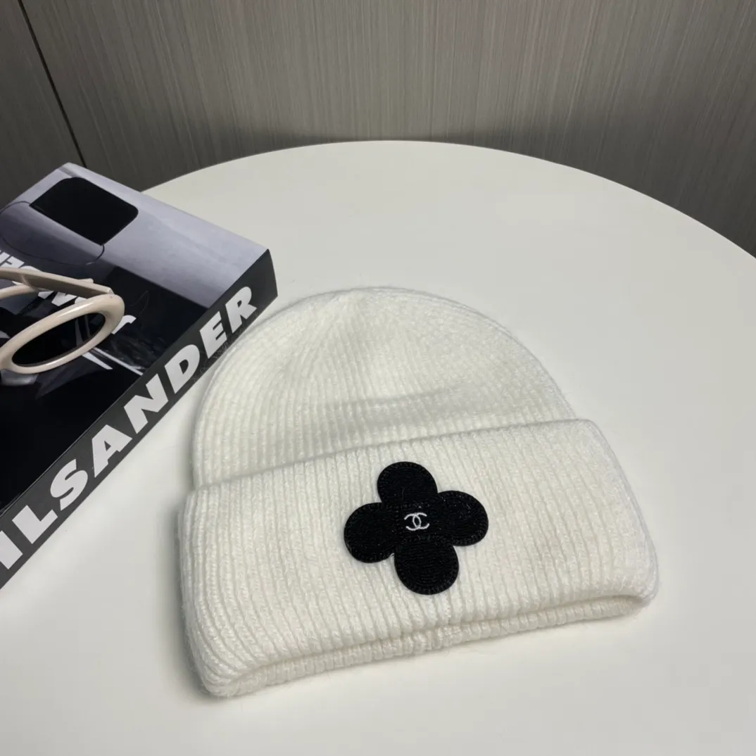 P76 Chanel Chanel Autumn and Winter Rabbit Hair Camellia Beanie Recommended by Internet Celebrity Fashion Bloggers, Xiaohongshu’s Popular Style, Knitted Beanie with a Super Soft and Comfortable Feel, and Excellent Elasticity!