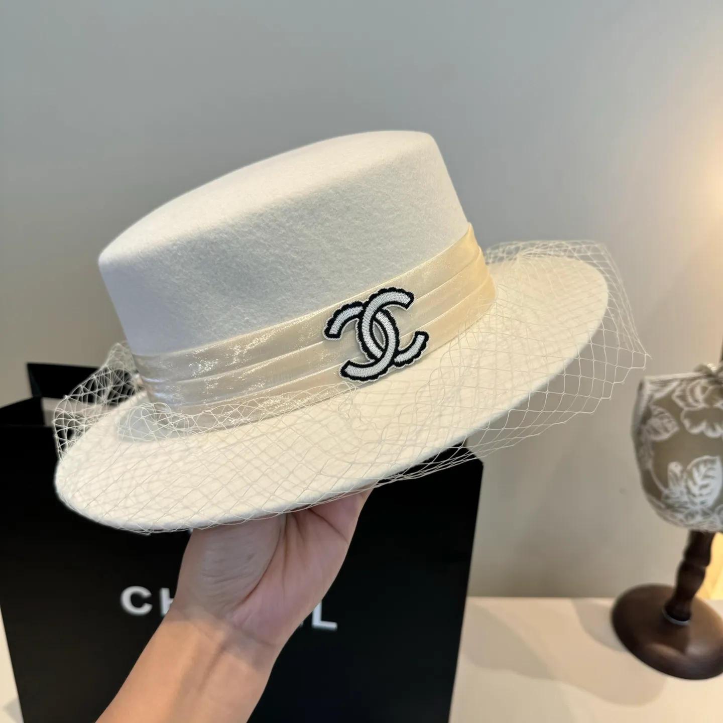 💰210¥ White Chanel wool flat top, mesh hat, 100% wool🦙Fabric% Head circumference 57cm
