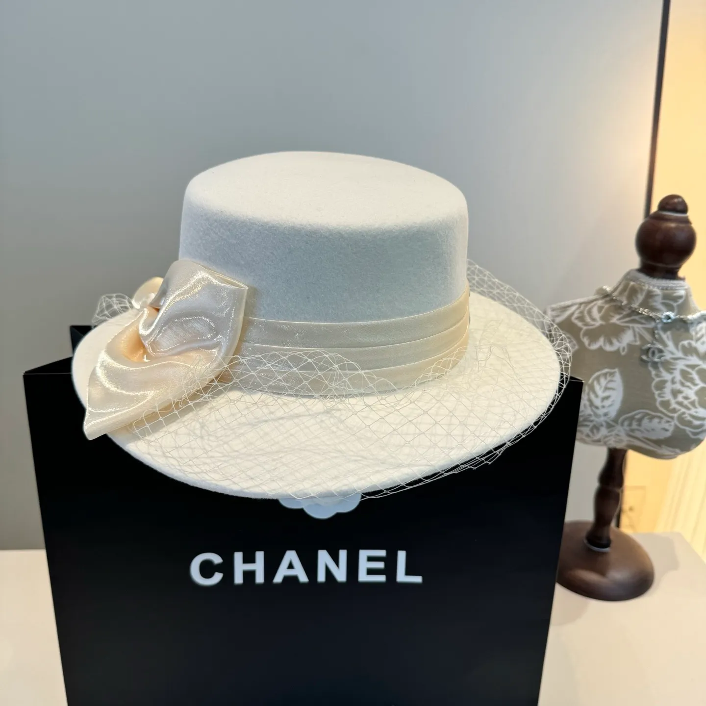 💰210¥ White Chanel wool flat top, mesh hat, 100% wool🦙Fabric% Head circumference 57cm