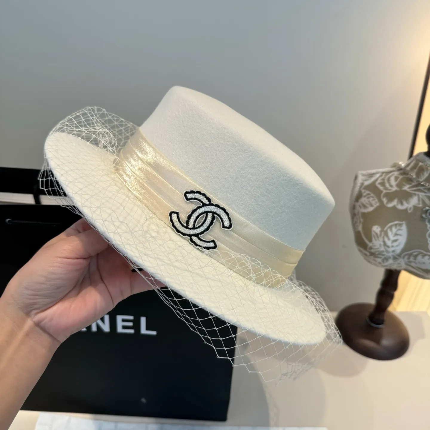 💰210¥ White Chanel wool flat top, mesh hat, 100% wool🦙Fabric% Head circumference 57cm