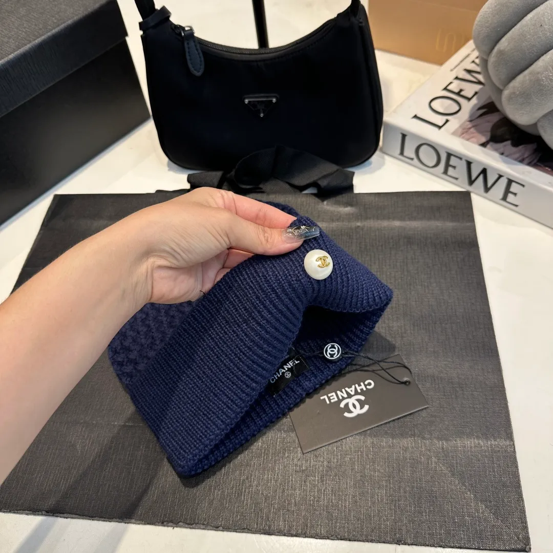P70 Chanel Chanel knitted beanie