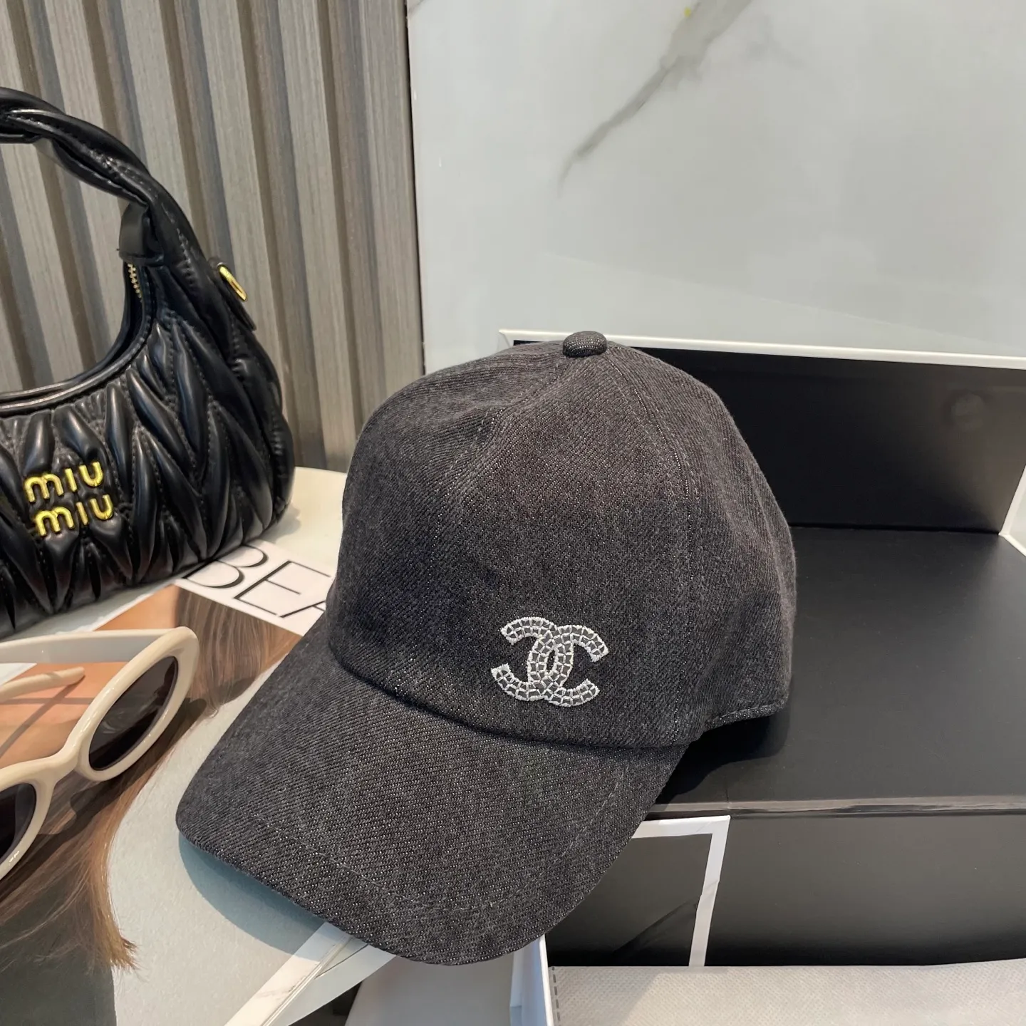 P60 Chanel (Chanel) counter new original washed denim baseball cap, 1:1 mold customization, three-dimensional logo is exquisite! Original quality, exclusive physical shooting.