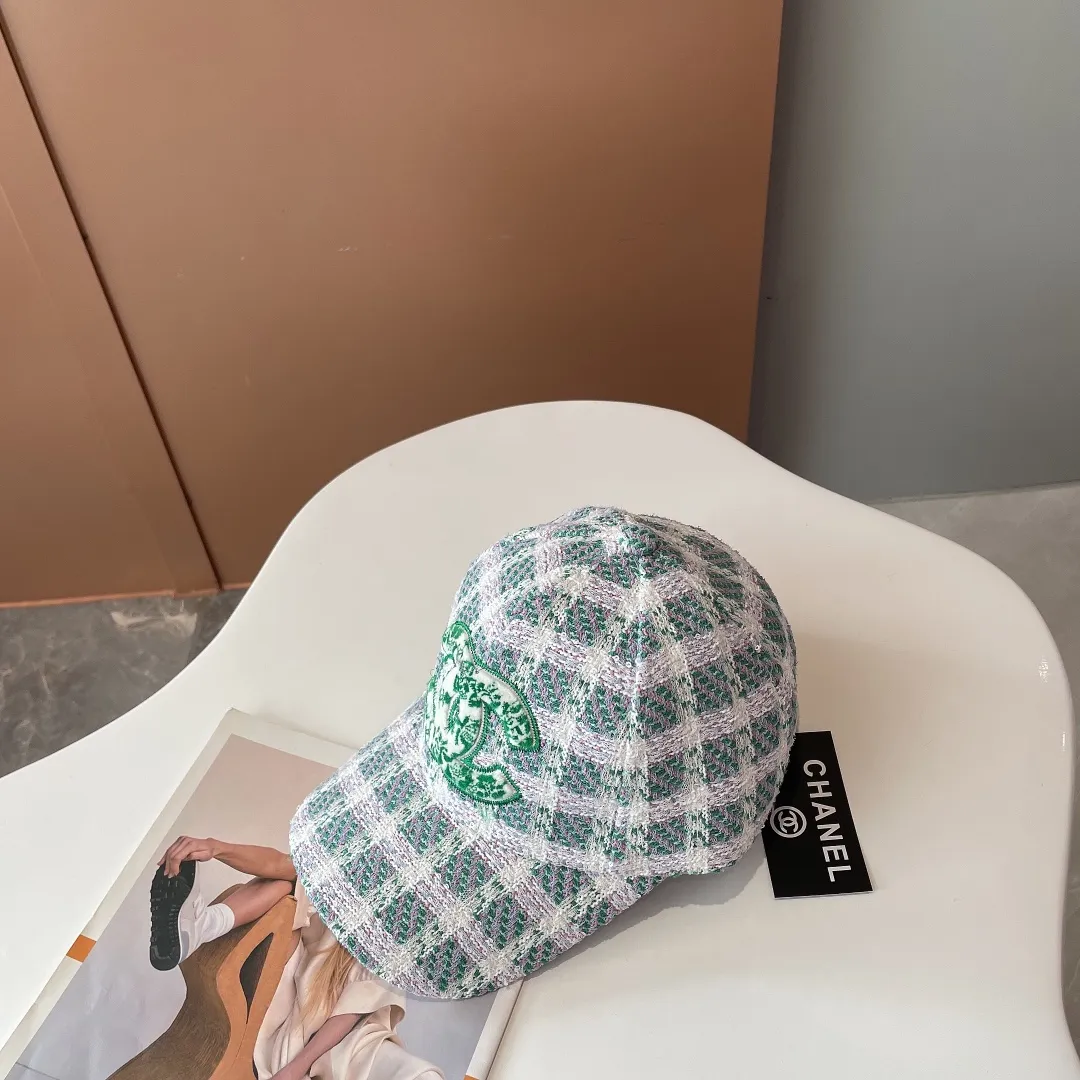 P60 [CHANEL Chanel] 2022 autumn and winter new diamond-shaped small fragrance baseball cap🧢, the big-name model is super easy to match, hurry up and get it!