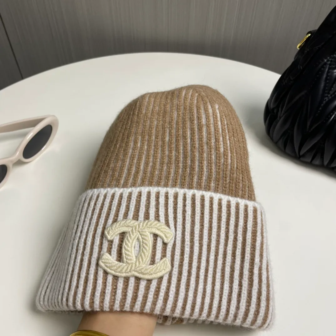 P56 comes with dust bag 🌺 [CHANEL] New knitted hat, Xiaohongshu, the main recommendation of major Internet celebrities! Thicker and warmer, fashionable and popular🌸First-class texture, the best brand for keeping warm in autumn and winter, order now, limited quantity available