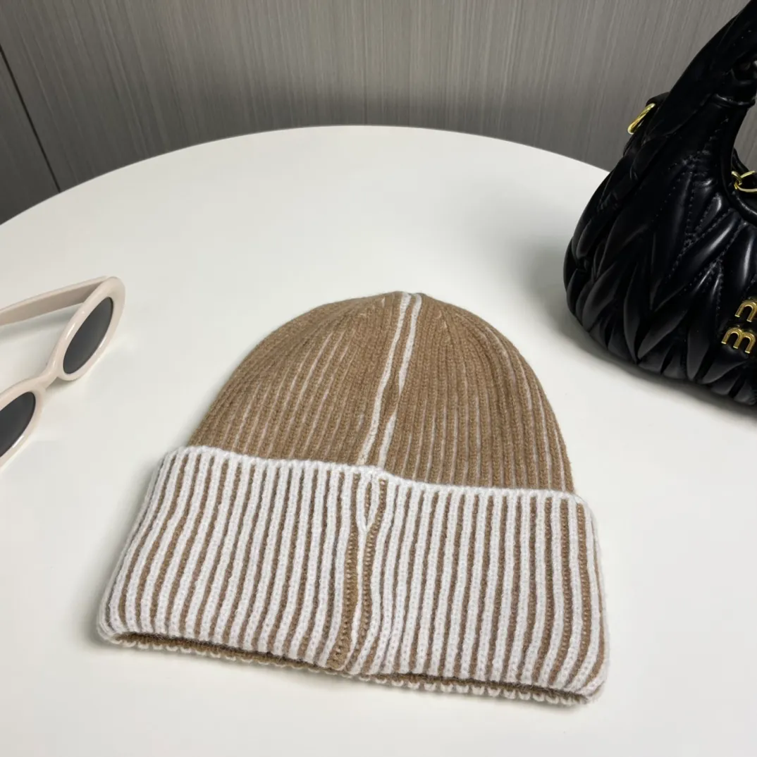 P56 comes with dust bag 🌺 [CHANEL] New knitted hat, Xiaohongshu, the main recommendation of major Internet celebrities! Thicker and warmer, fashionable and popular🌸First-class texture, the best brand for keeping warm in autumn and winter, order now, limited quantity available