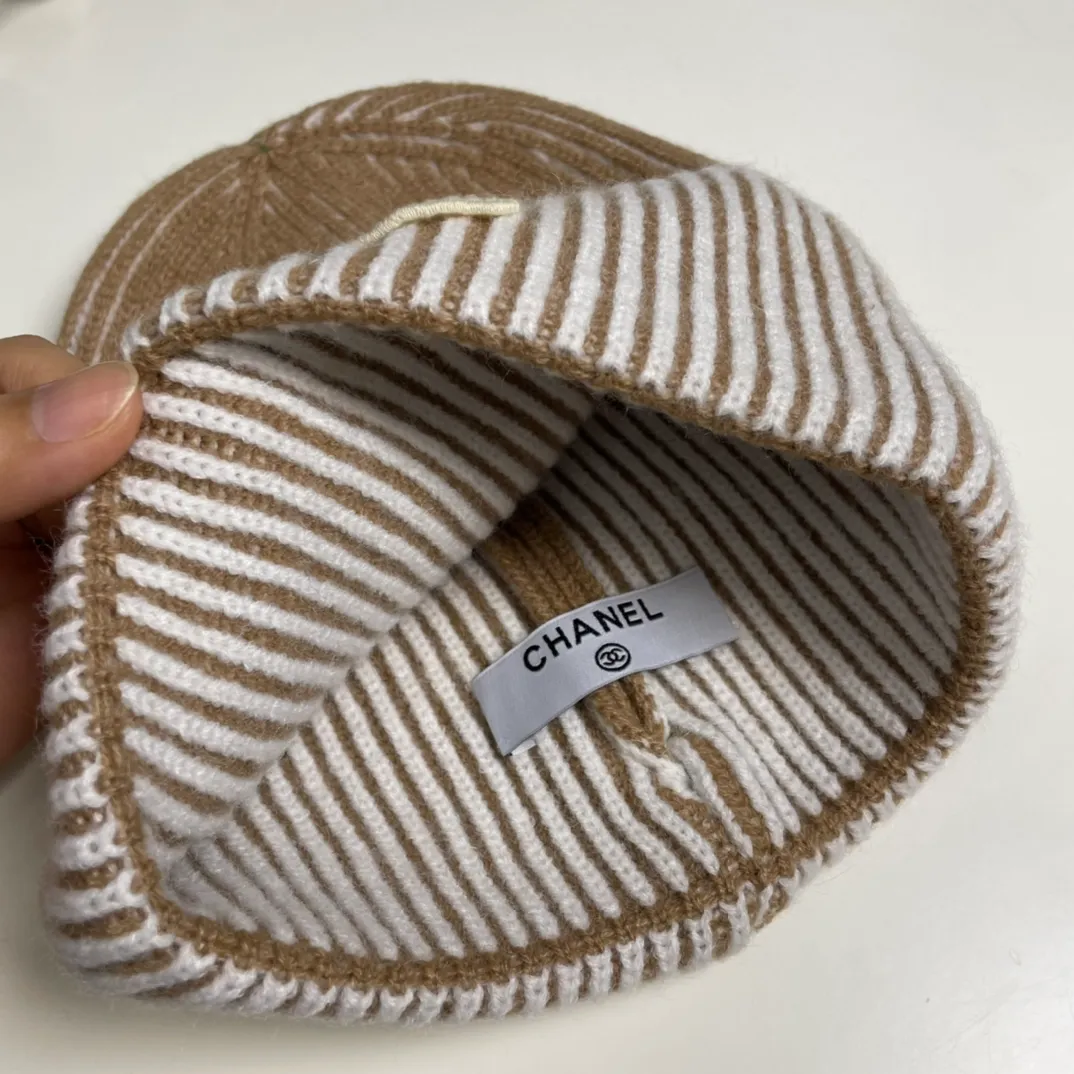 P56 comes with dust bag 🌺 [CHANEL] New knitted hat, Xiaohongshu, the main recommendation of major Internet celebrities! Thicker and warmer, fashionable and popular🌸First-class texture, the best brand for keeping warm in autumn and winter, order now, limited quantity available