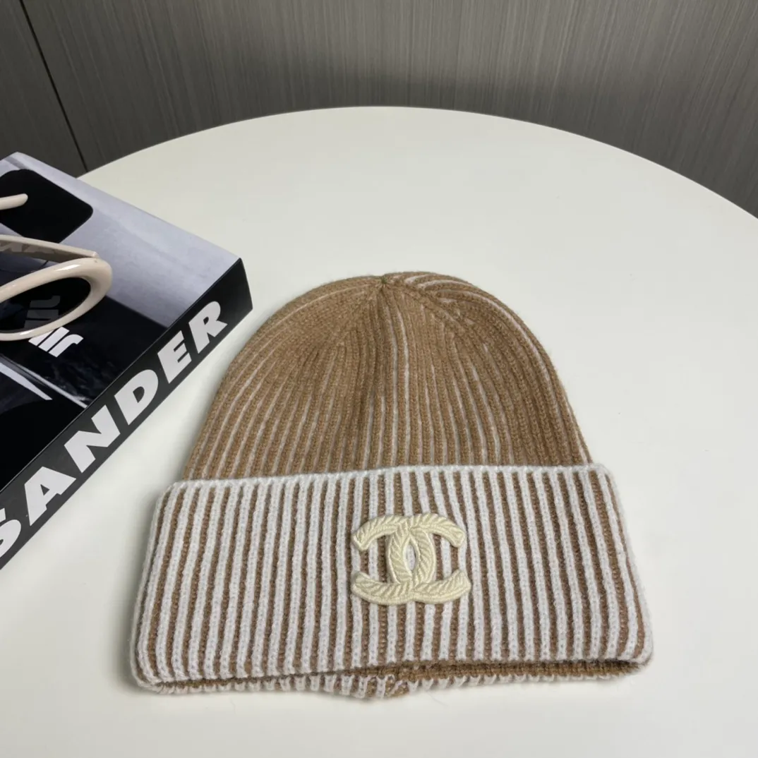 P56 comes with dust bag 🌺 [CHANEL] New knitted hat, Xiaohongshu, the main recommendation of major Internet celebrities! Thicker and warmer, fashionable and popular🌸First-class texture, the best brand for keeping warm in autumn and winter, order now, limited quantity available