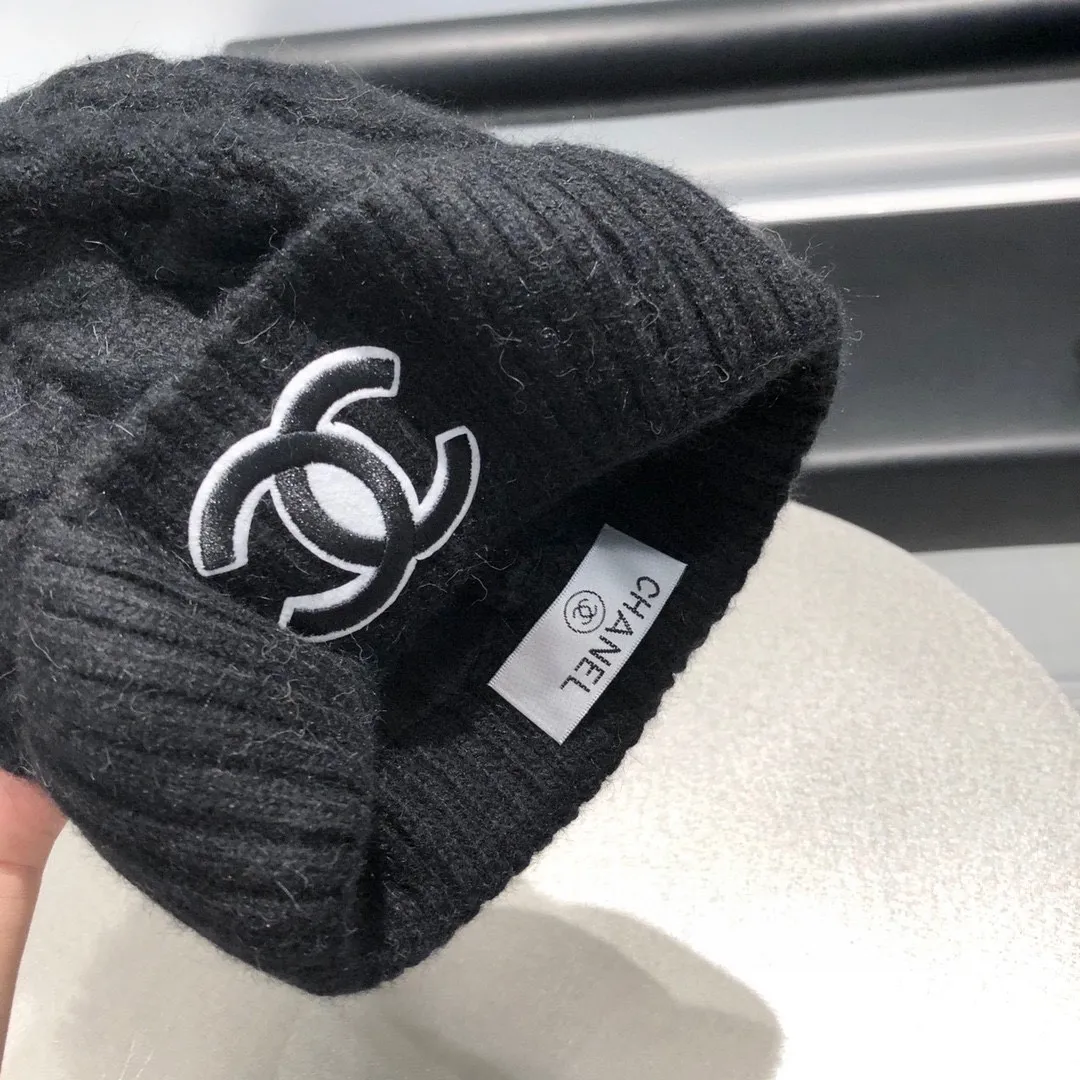 P150 Chanel CHANEL autumn and winter fox fur ball woolen hat for women in winter trendy versatile warm knitted hat
