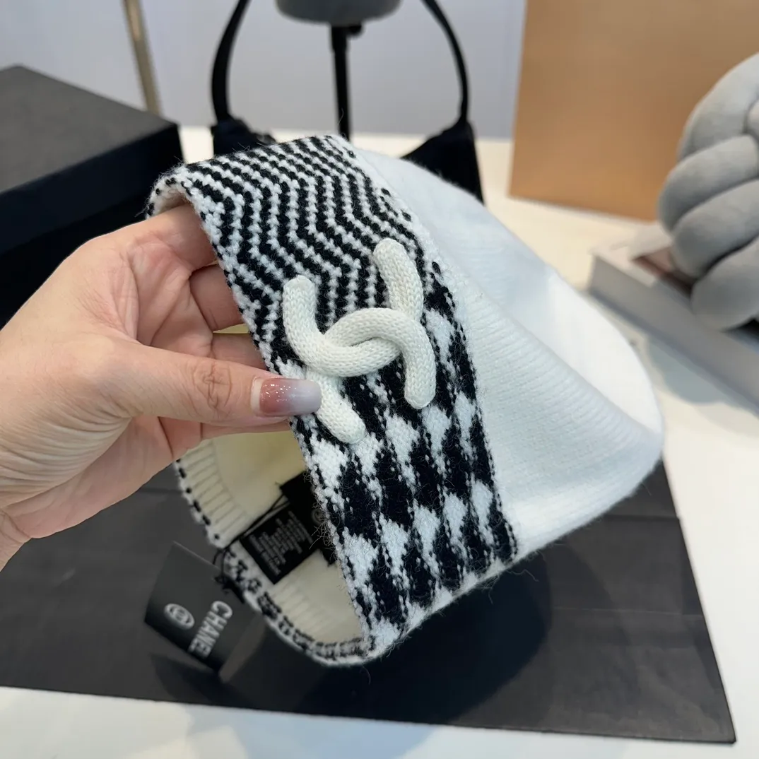P66 Chanel official website quality Chanel 24K autumn and winter wool hat recommended by Internet celebrity fashion bloggers, a popular style in Xiaohongshu, a knitted hat with a super soft and comfortable feel and excellent elasticity!
