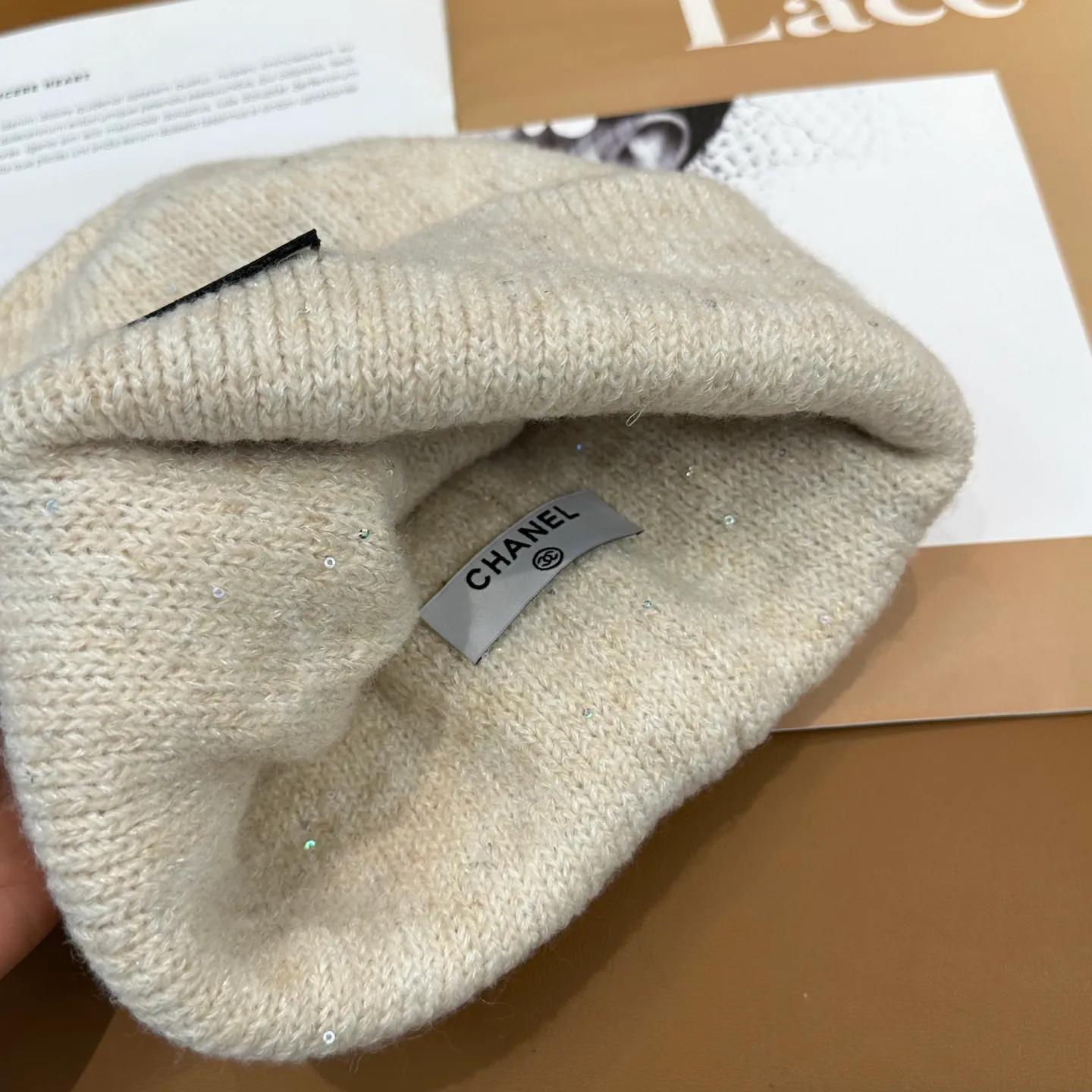 P66 comes with dust bag 🌺 [CHANEL] New knitted hat, Xiaohongshu, the main recommendation of major Internet celebrities! Thicker and warmer, fashionable and popular🌸First-class texture, the best brand for keeping warm in autumn and winter, order now, limited quantity available