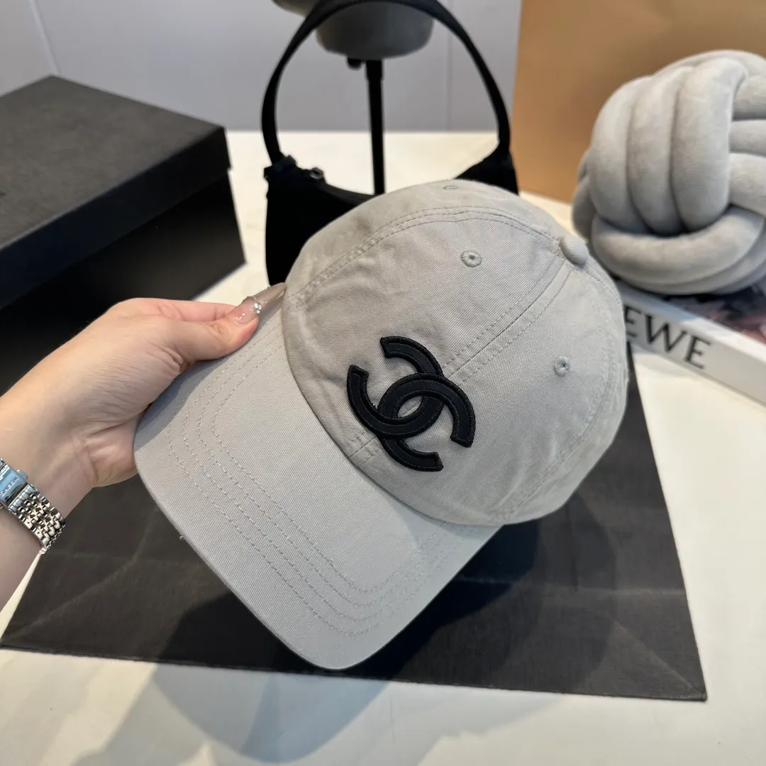 P60 Chanel Chanel 25 spring and summer new hole baseball cap, personalized broken corner brim design is full of sense