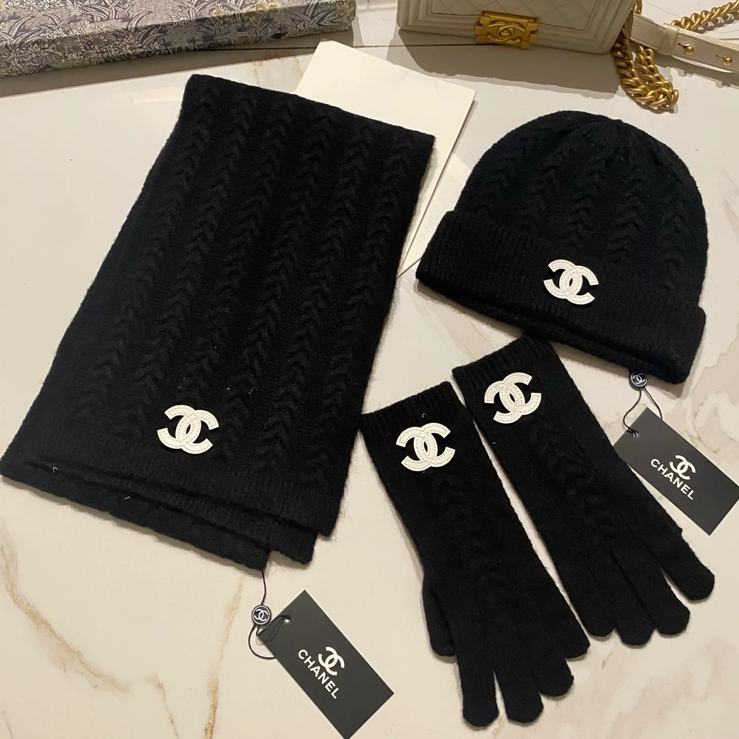 Chanel Chanel suit cashmere knitted hat + scarf + gloves