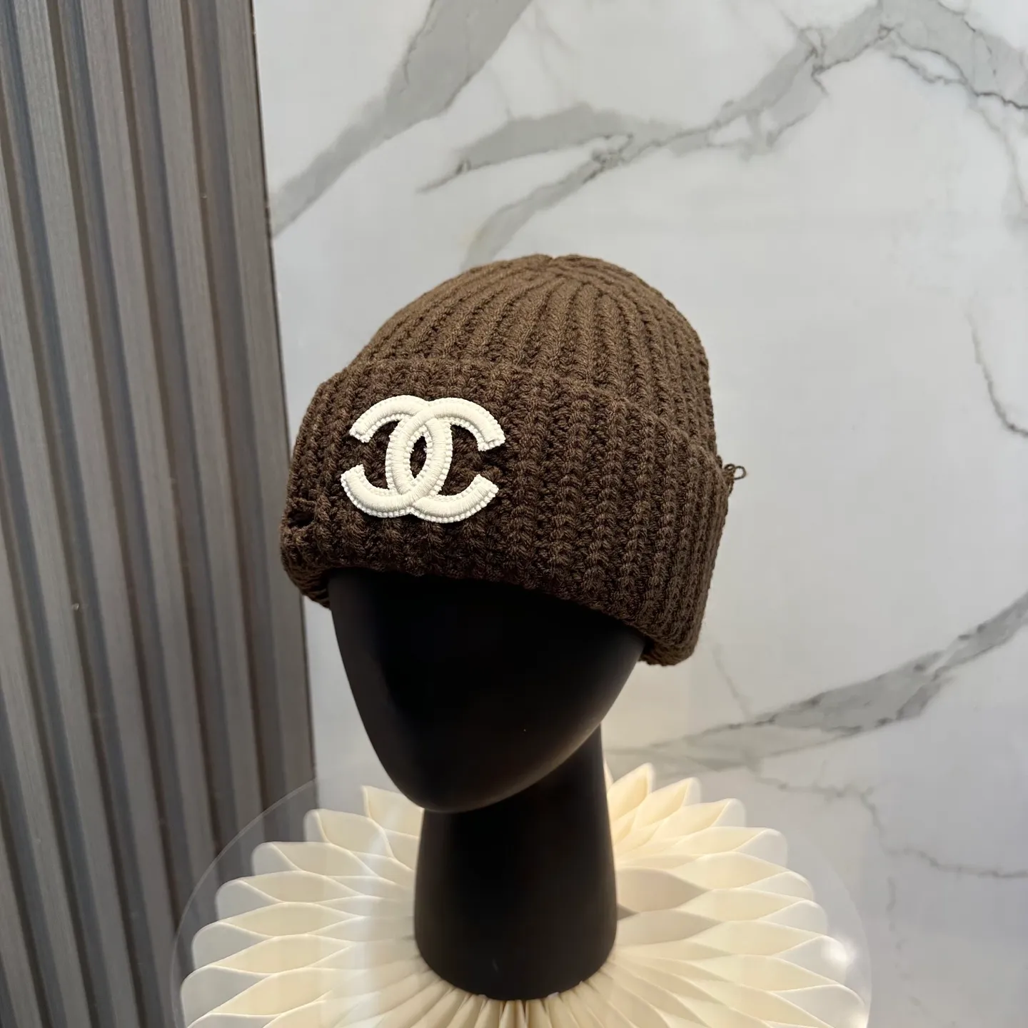 P60 comes with dust bag 🌺 [CHANEL] New knitted hat, Xiaohongshu, the main recommendation of major Internet celebrities! Thicker and warmer, fashionable and popular🌸First-class texture, the best brand for keeping warm in autumn and winter, order now, limited quantity available