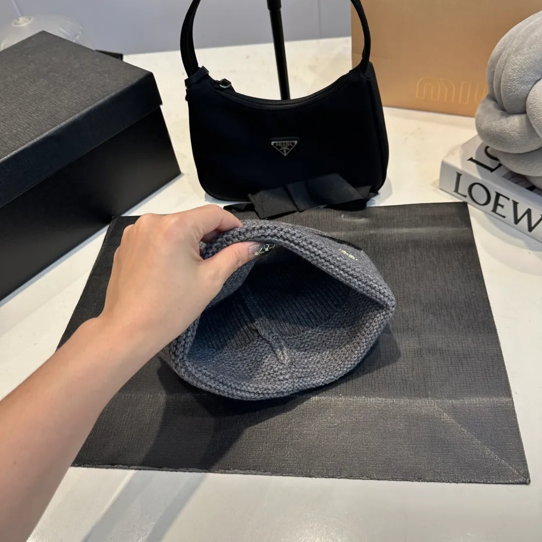 P50 Cha.nel official website quality Chanel autumn and winter woolen hat recommended by Internet celebrity fashion bloggers, Xiaohongshu's popular style, super soft and comfortable knitted hat with excellent elasticity!
