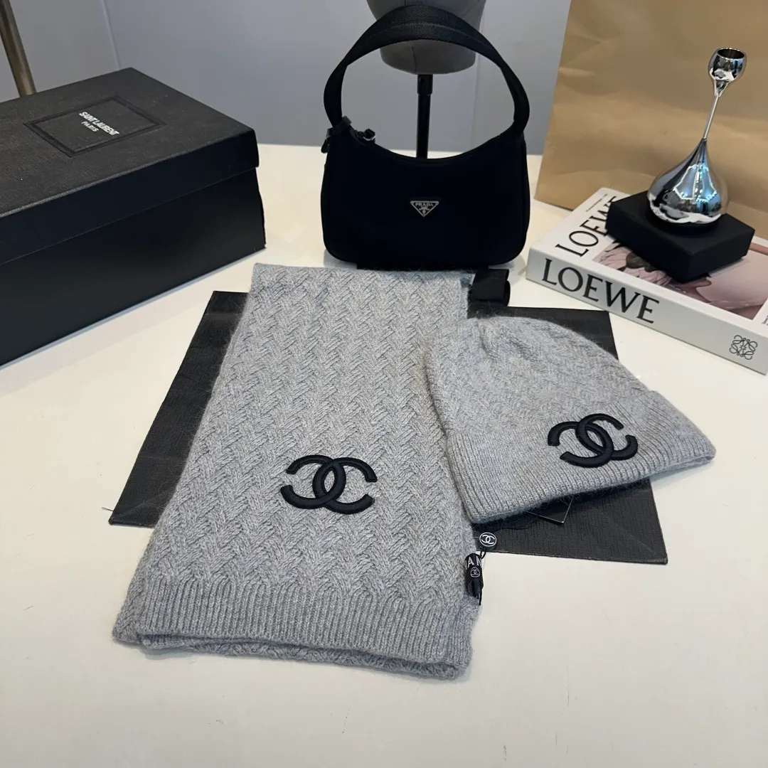 P220 Chanel Chanel knitted cashmere scarf hat set official model