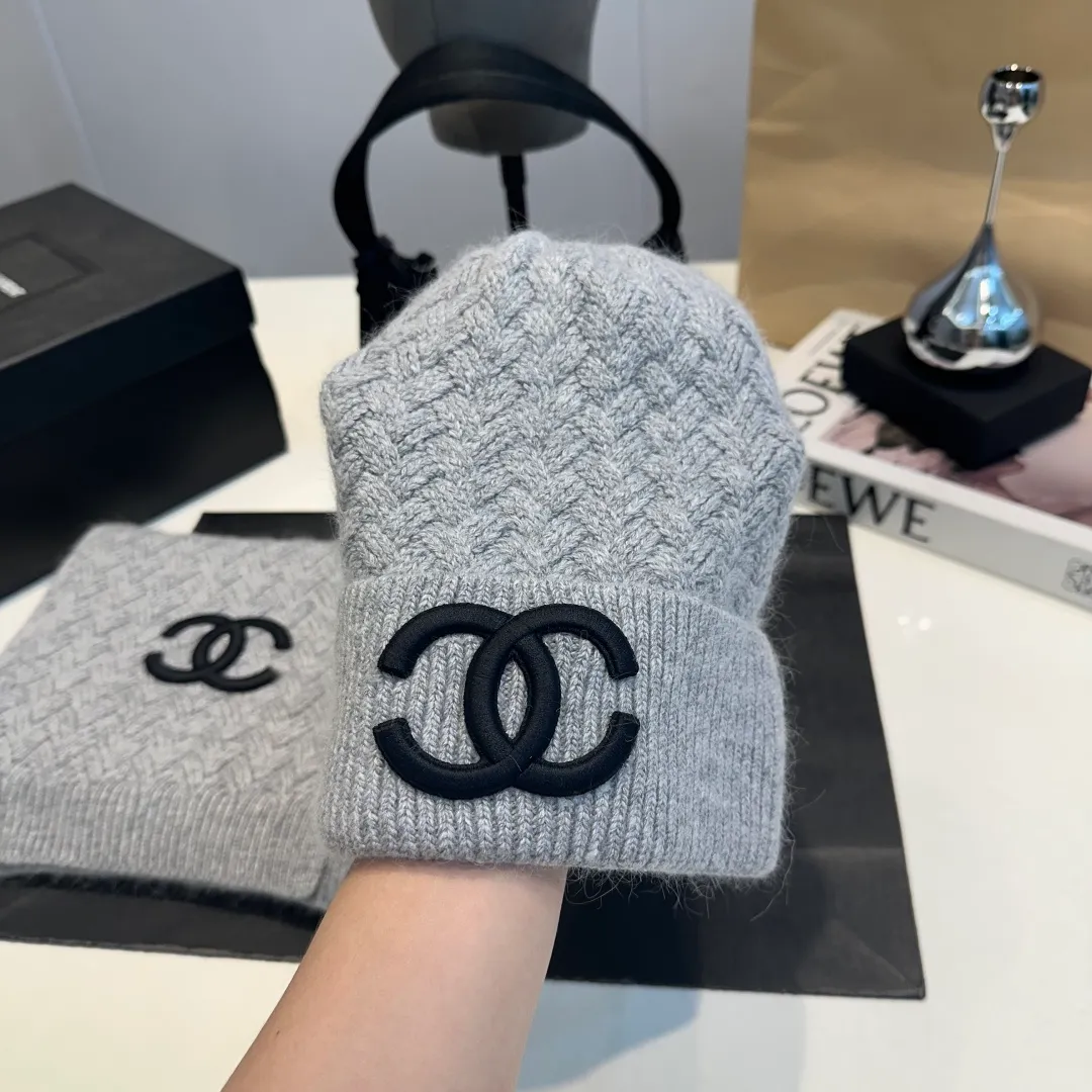 P220 Chanel Chanel knitted cashmere scarf hat set official model