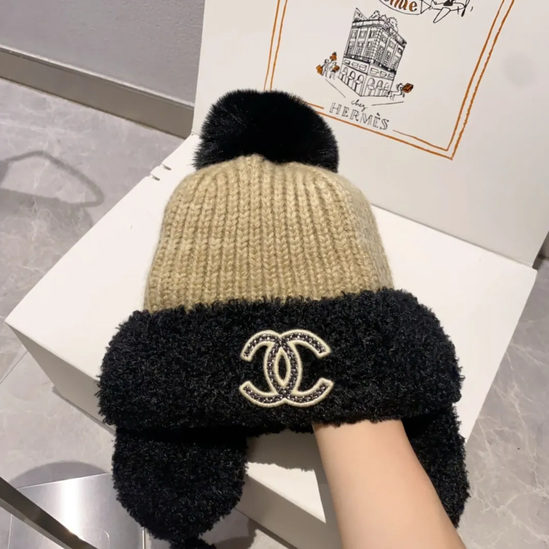 Special batch of 70 Chanel new autumn and winter ear protection hats, autumn and winter cold hats, hand-crocheted woolen hats