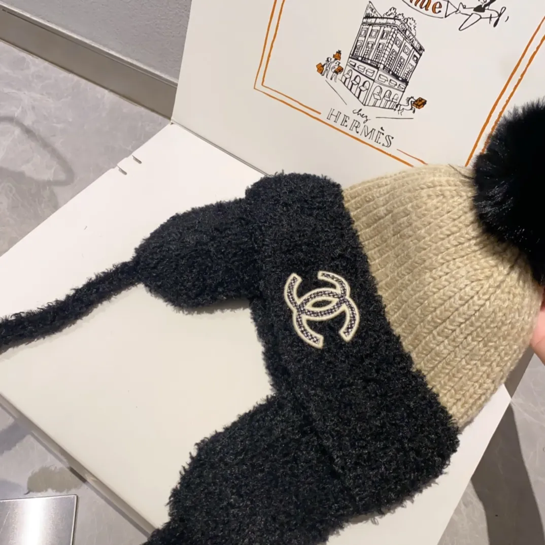 Special batch of 70 Chanel new autumn and winter ear protection hats, autumn and winter cold hats, hand-crocheted woolen hats