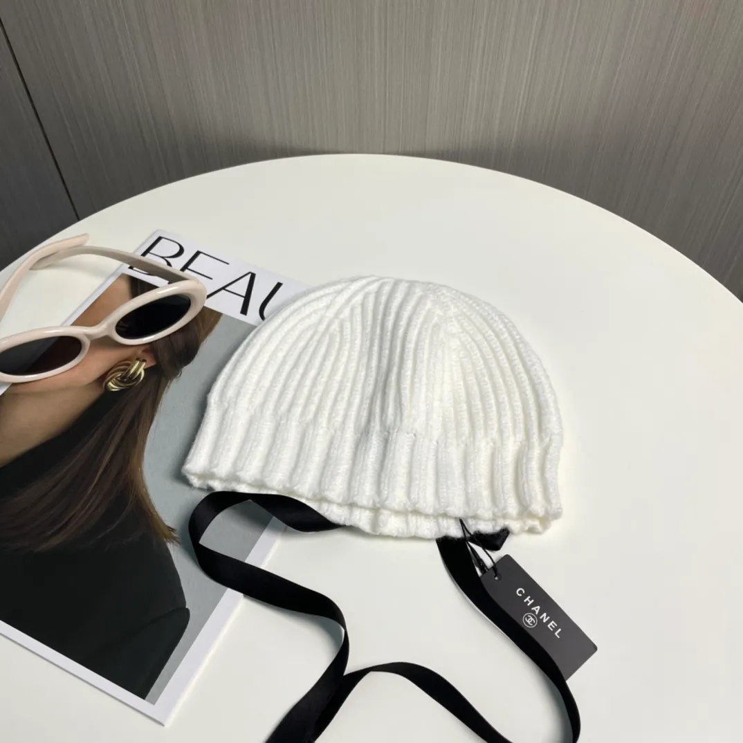 P60 CHANEL Chanel bow beanie, planted by Jennie, the heart beats the action, chanel24b’s latest autumn and winter new product, bow decoration + double C logo diamond embellishment wool knitted cold hat Xiaohongshu Internet celebrity hot style