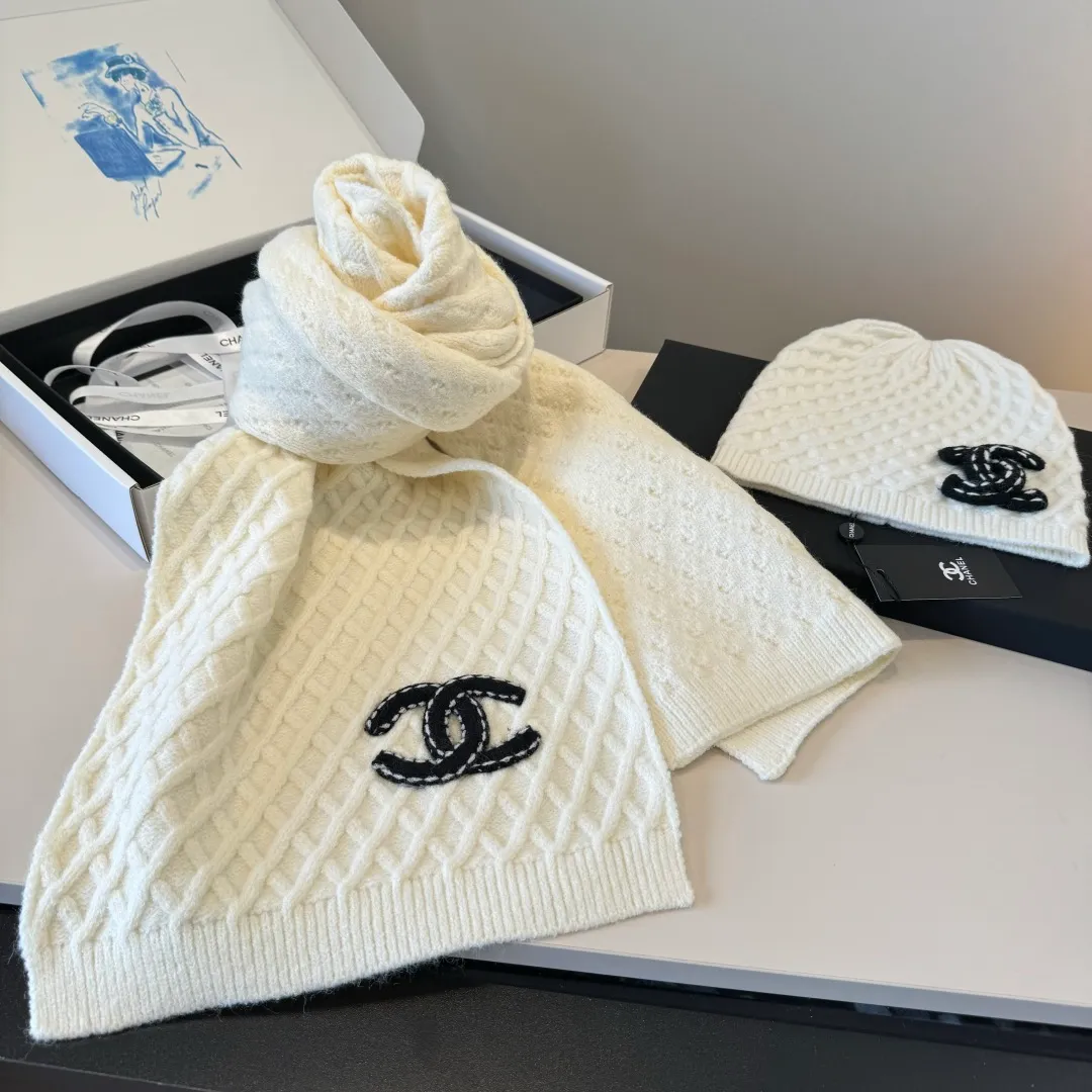 💰220¥ Chanel Chanel knitted scarf hat set official model