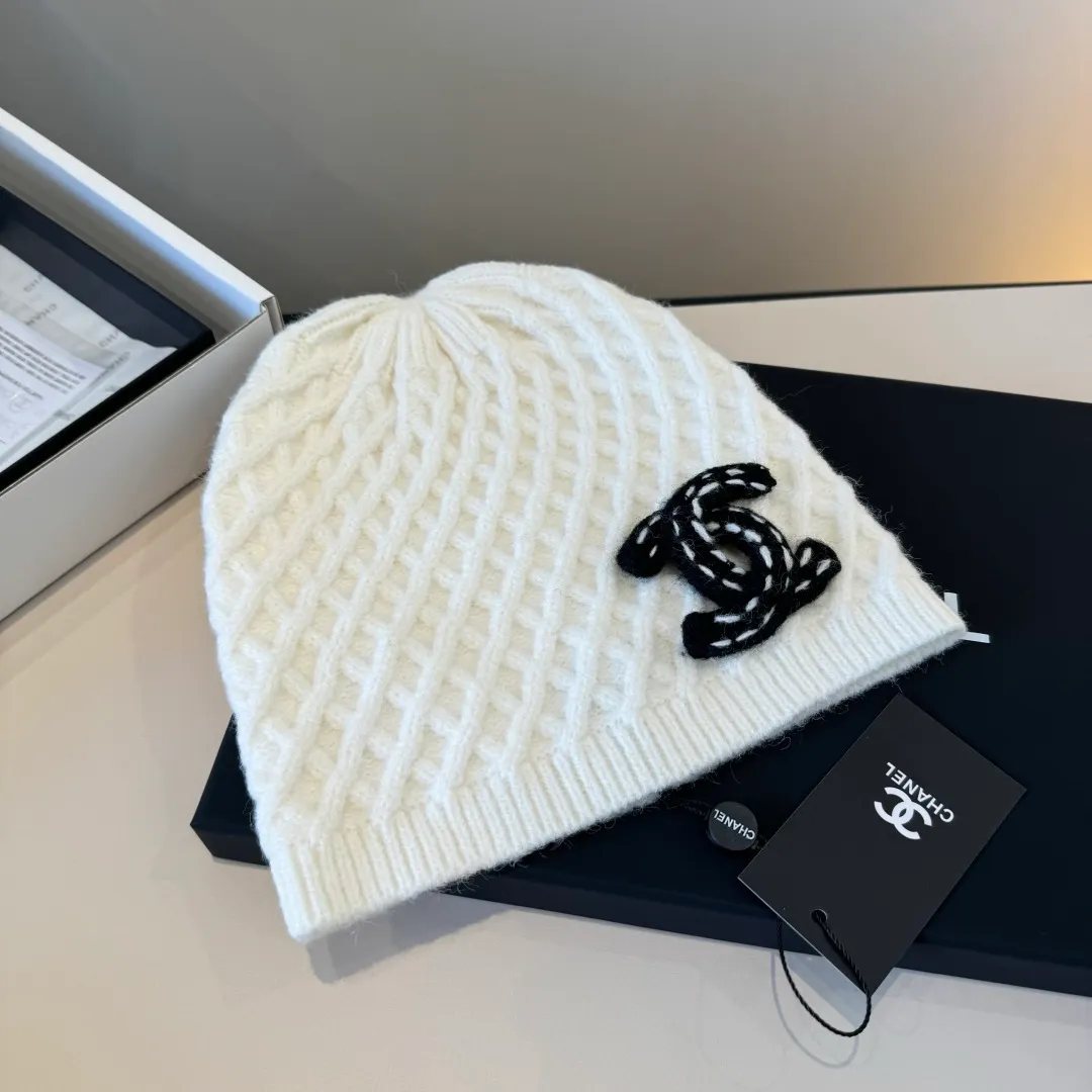 💰220¥ Chanel Chanel knitted scarf hat set official model