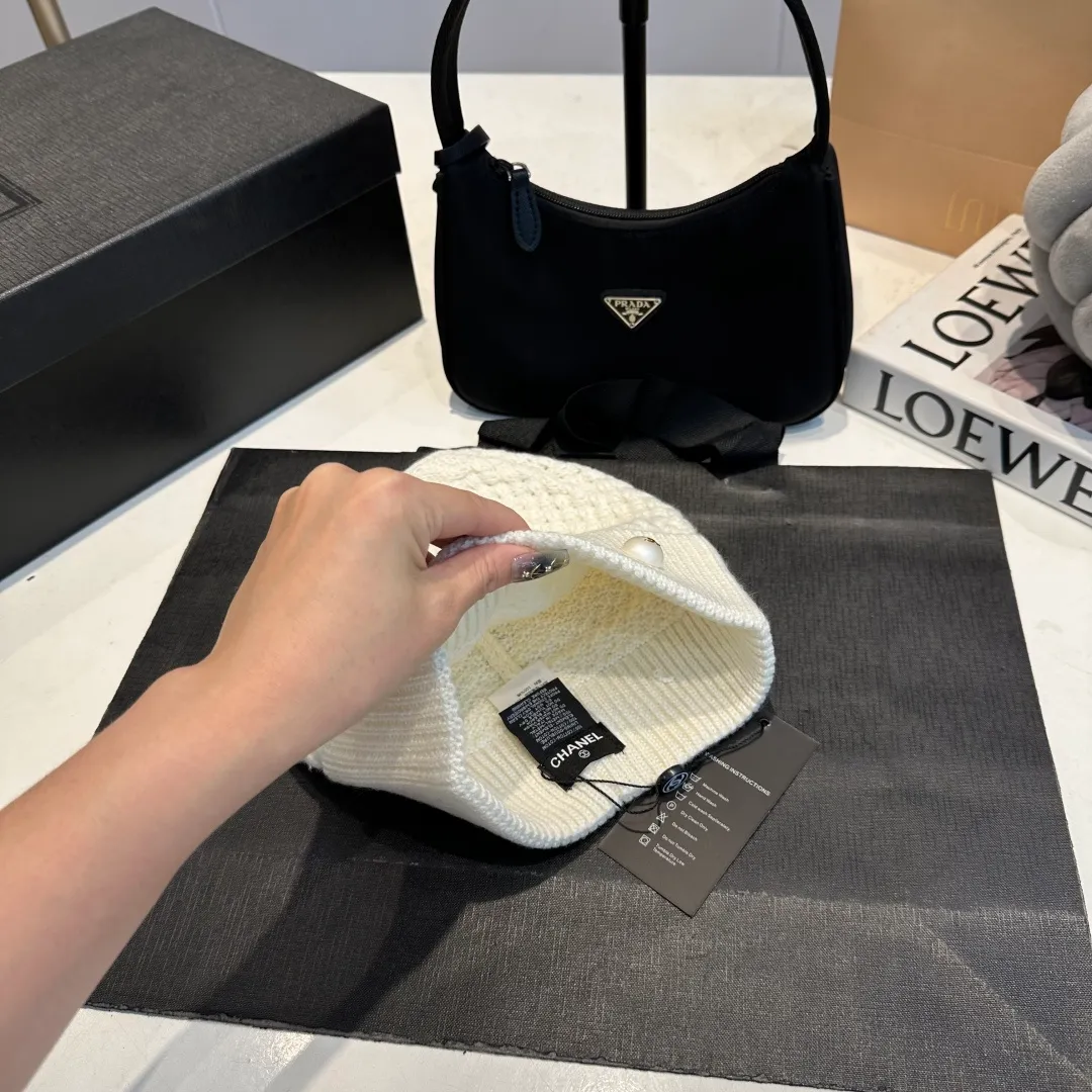 P70 Chanel Chanel knitted beanie