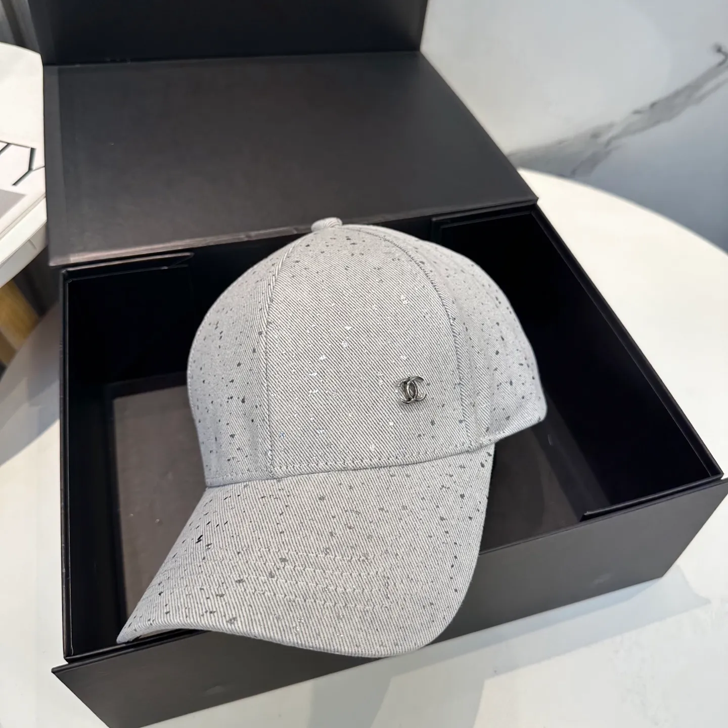 P70 CHANEL baseball cap, classic and simple logo Xiaoxiang, fashionable and casual design, Xiaohongshu internet celebrity hot model