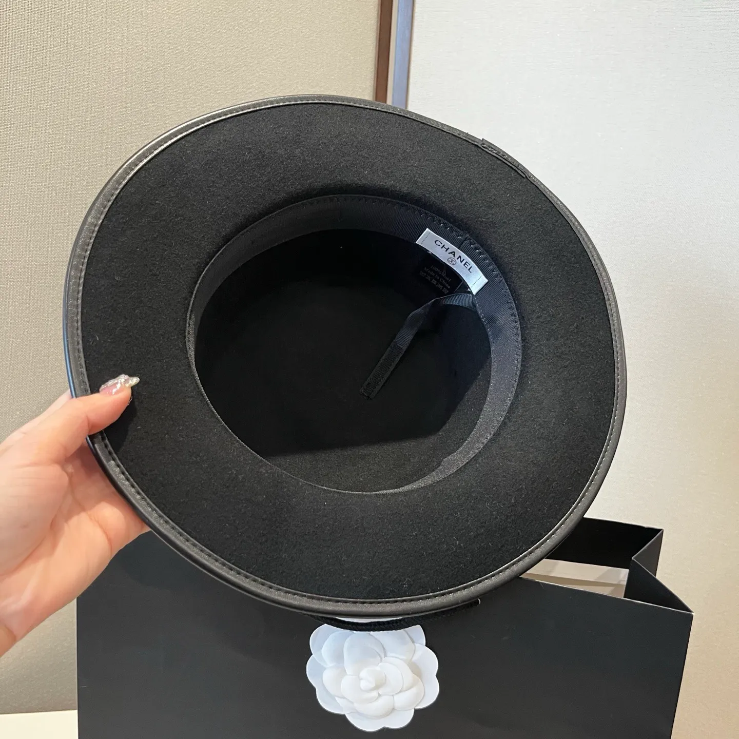 💰190¥ Chanel new wool top hat, flat top hat, 100% wool fabric 🦙%, head circumference 57cm