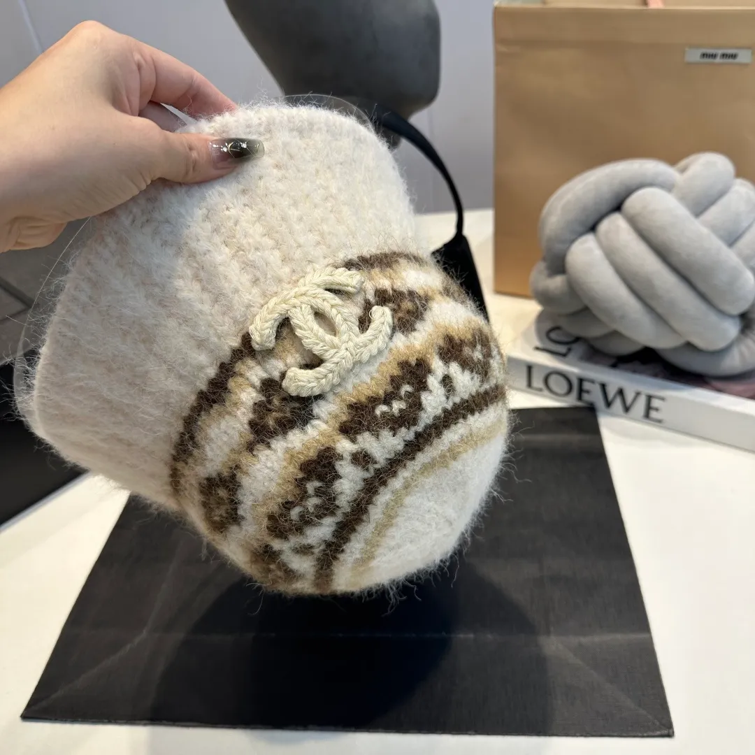P60 CHANEL Chanel 2025 autumn and winter new small fragrant style fisherman hat unique design ~ a retro literary style