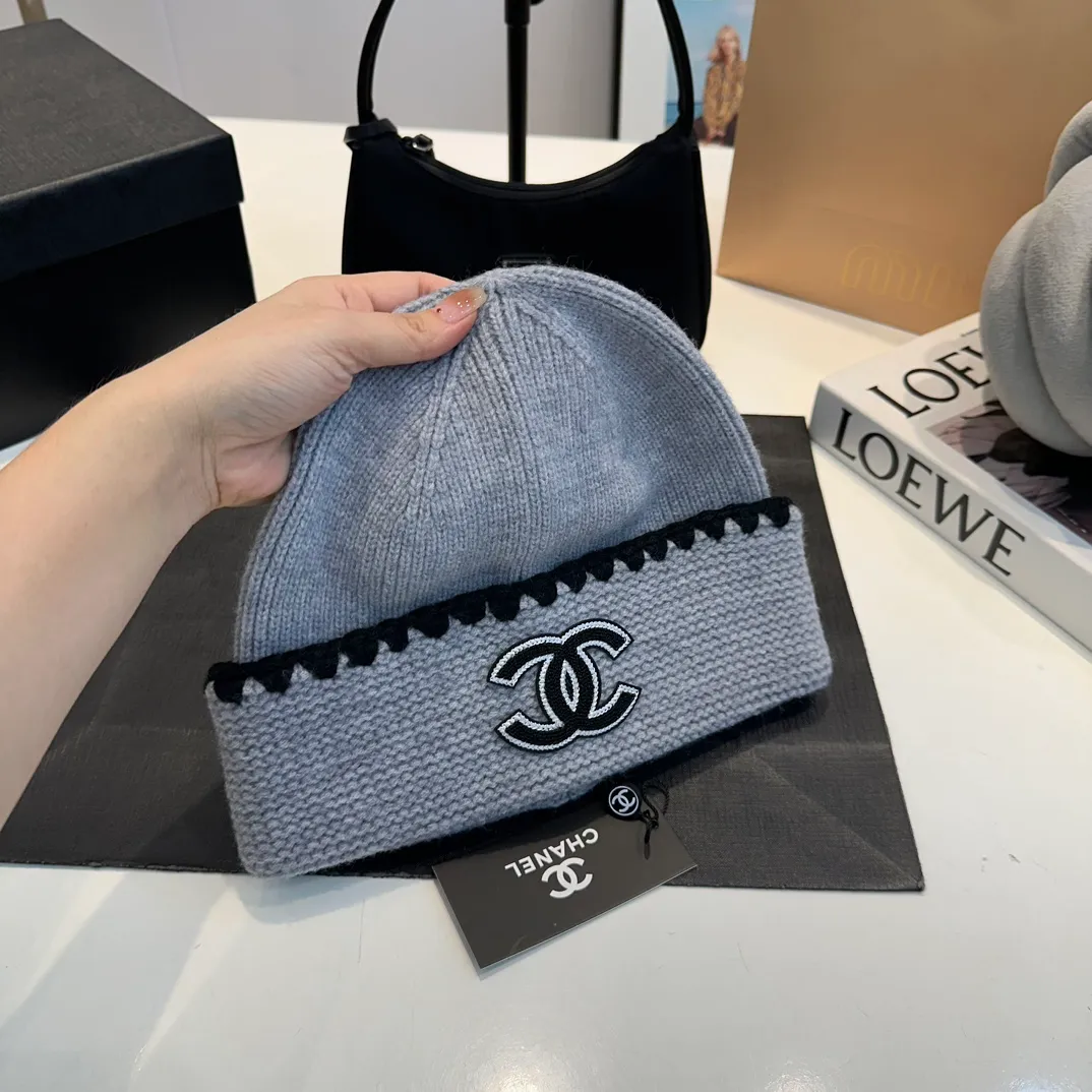 P60 CHANEL new rabbit fur knitted hat, Xiaohongshu, the main recommendation of major Internet celebrities! Thicker and warmer, fashionable and popular🌸First-class texture, the best brand for keeping warm in autumn and winter, order now, limited quantity available