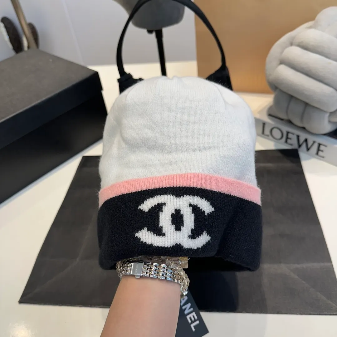 P70 Chanel official website quality Chanel autumn and winter woolen hat recommended by Internet celebrity fashion bloggers, Xiaohongshu's popular style, super soft and comfortable knitted hat with excellent elasticity!