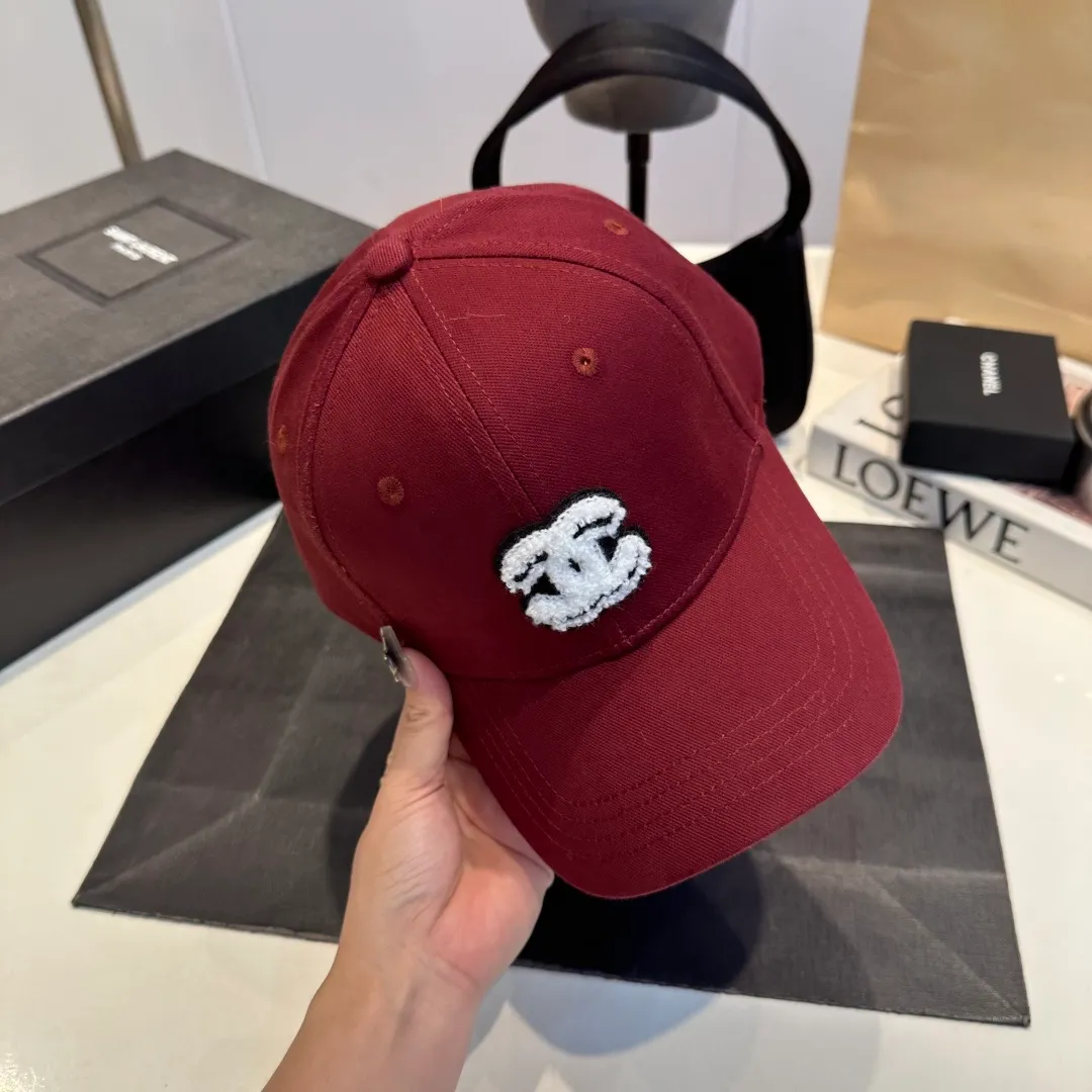 P60 Chanel's new autumn and winter classic casual and trendy style simple baseball cap🧢Japanese and Korean style, looks great with any combination! A must-have when traveling