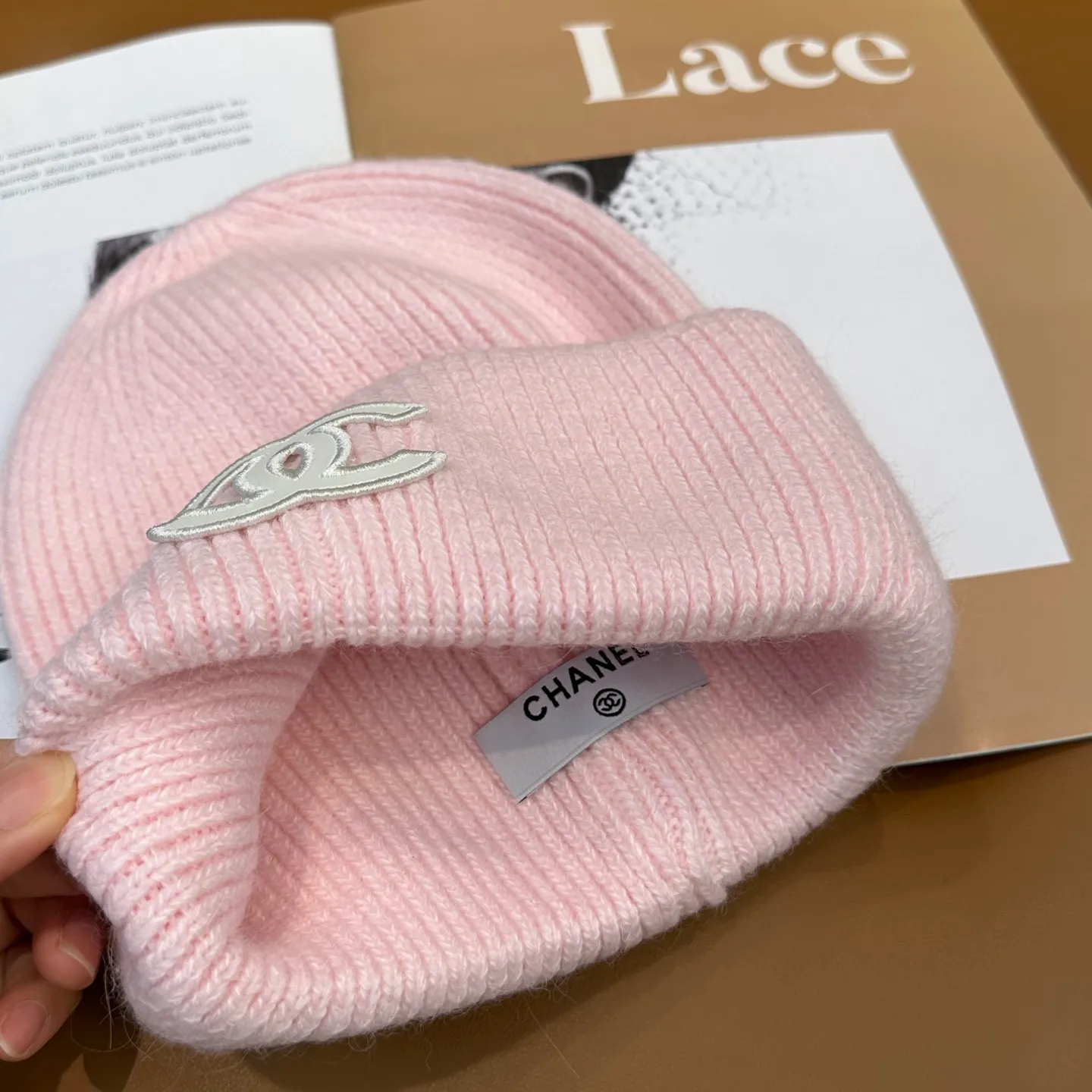 P60 CHANEL small and popular knitted hat! Xiaohongshu’s new product is released, it’s so 🉑️, high-elastic fabric, classic colors, same style for men and women.