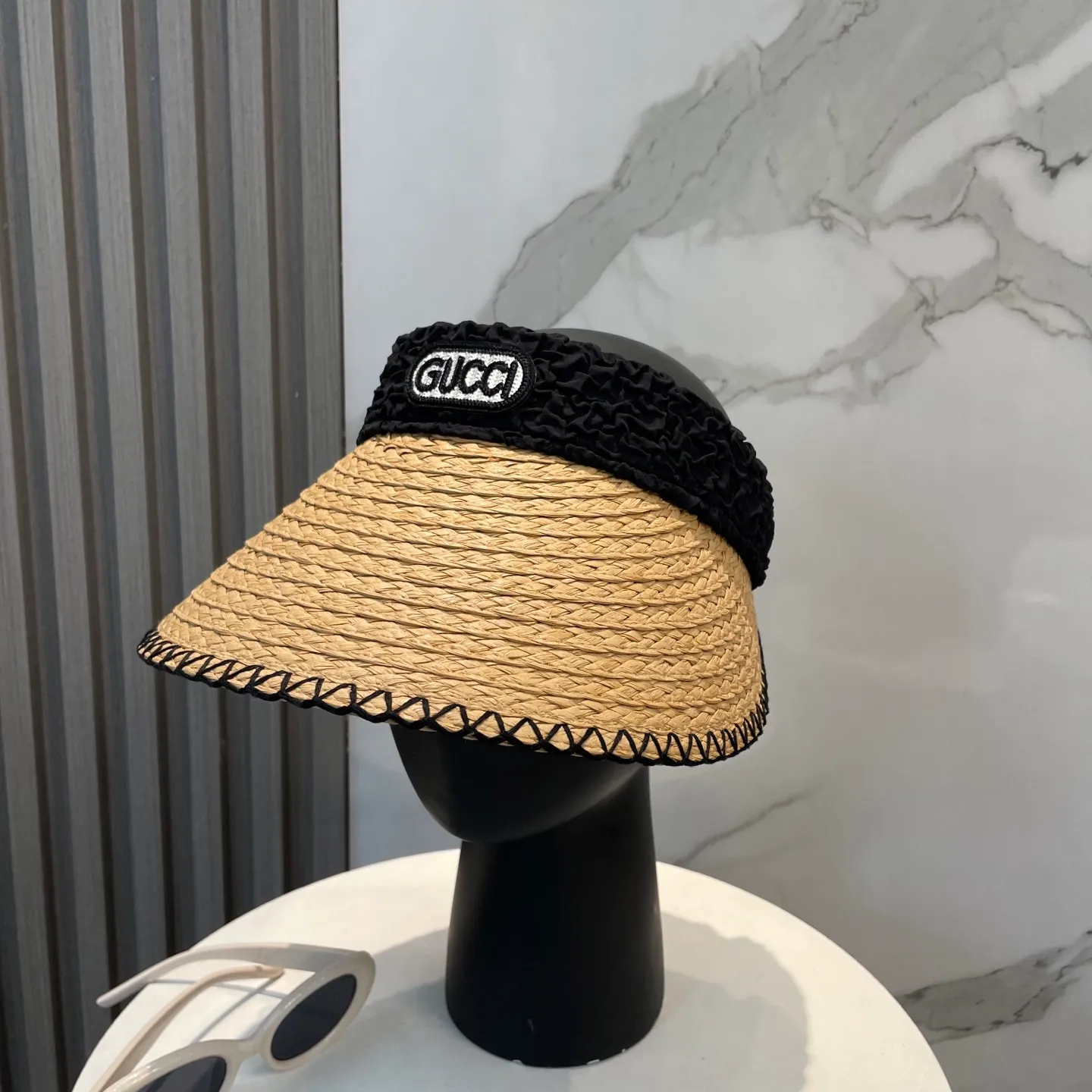 P70 Chanel's new hollow top hat, sweet style 💙Because the hat is hollow, you won't feel stuffy in summer and it doesn't pick up your hairstyle and face shape! The sun protection effect is no less than that of a professional sun protection cloth hat. Just buy the western style one🙄