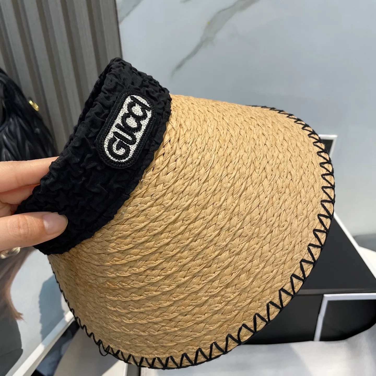 P70 Chanel's new hollow top hat, sweet style 💙Because the hat is hollow, you won't feel stuffy in summer and it doesn't pick up your hairstyle and face shape! The sun protection effect is no less than that of a professional sun protection cloth hat. Just buy the western style one🙄