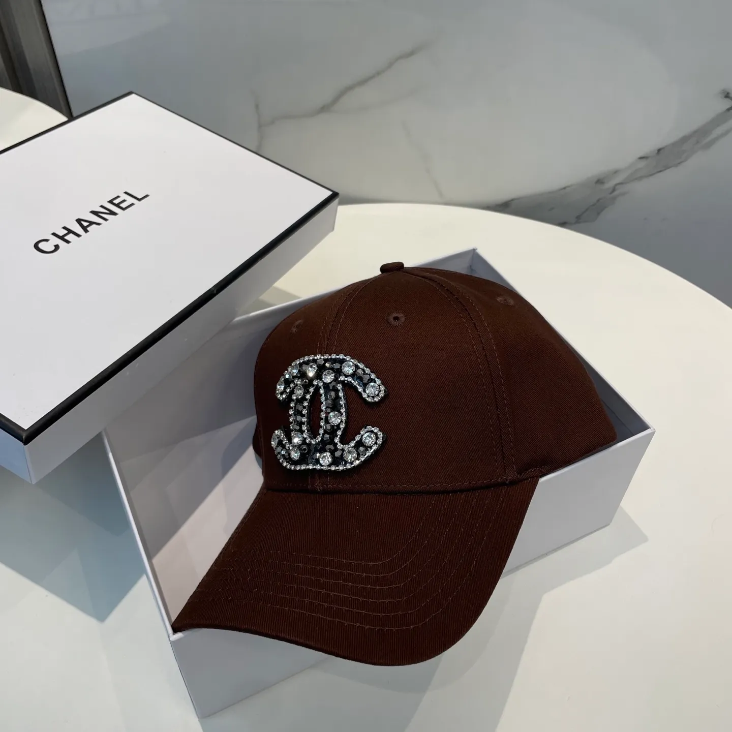 P50 CHANEL new high-end diamond hard-top baseball cap, Xiaoxiang logo is classic and simple, fashionable and casual design, popular new product
