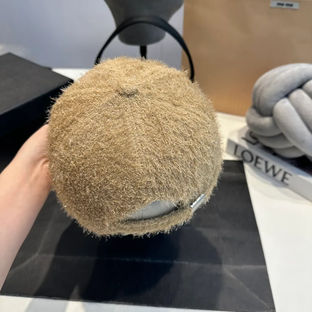 P60 CHANEL Chanel's new autumn and winter small fragrance style baseball cap🧢, the big brand model is super easy to match, one that you can wear with your eyes closed