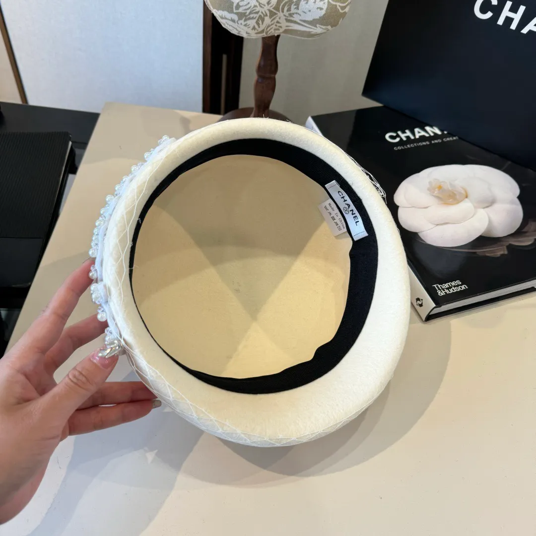 💰190¥ White Chanel beret, customized with small fragrance style high-end fabrics, head circumference 57cm