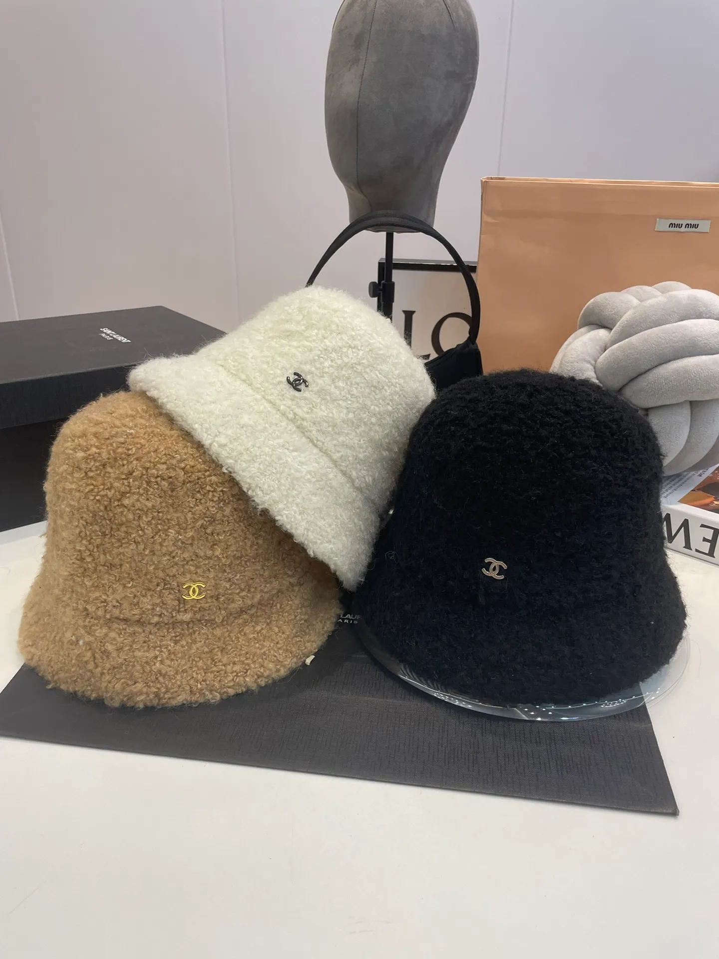 P60 CHANEL Chanel 2023 new autumn and winter lamb wool small fragrance bucket hat, big brand style is super easy to match, hurry up and buy it