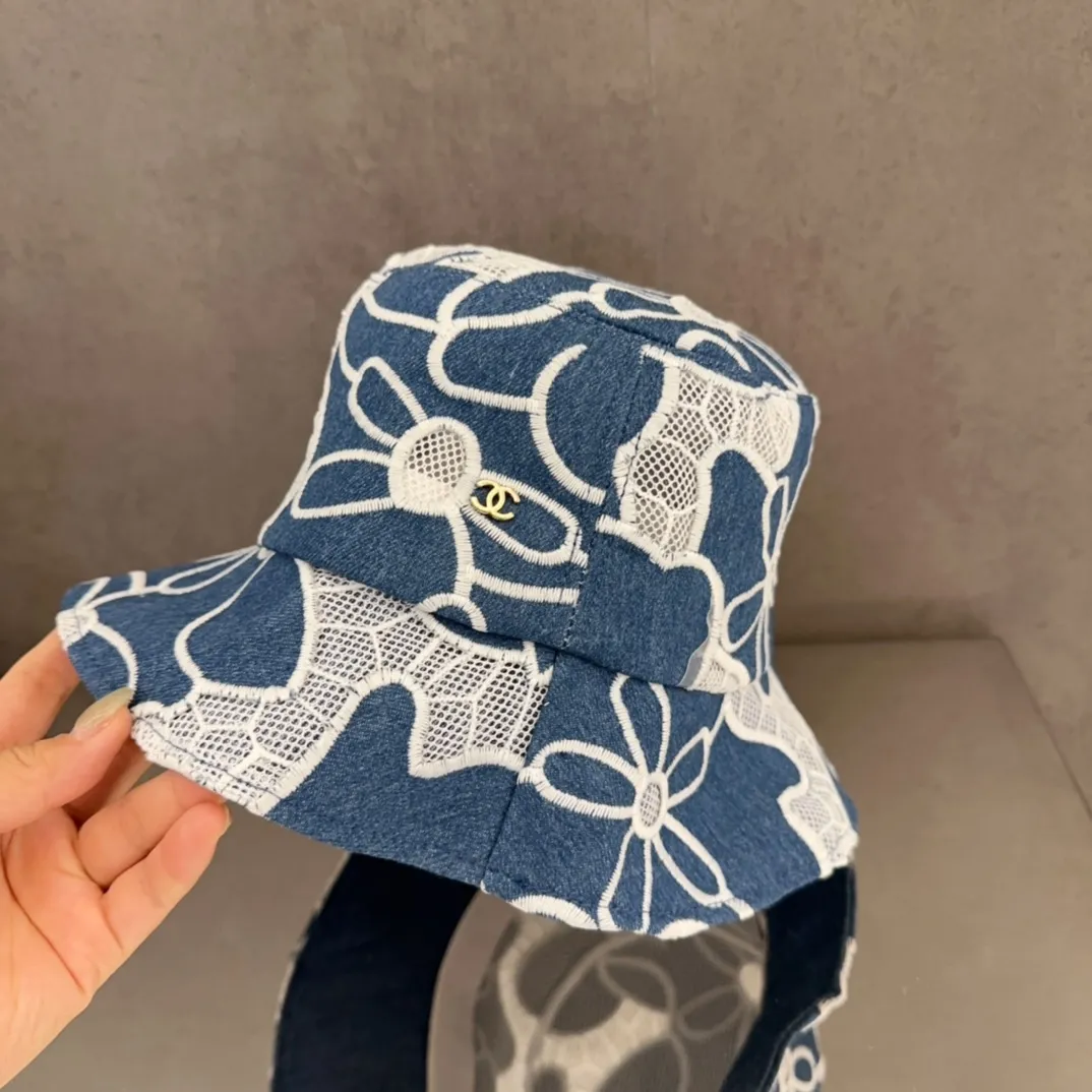 💰60 CHANEL Chanel new style 🆕denim blue retro style bucket hat 🔸 Take it out for holiday travel and it will be beautiful❕ Second-hand style. This kind of hat is not easy to match 😬 Ready in stock