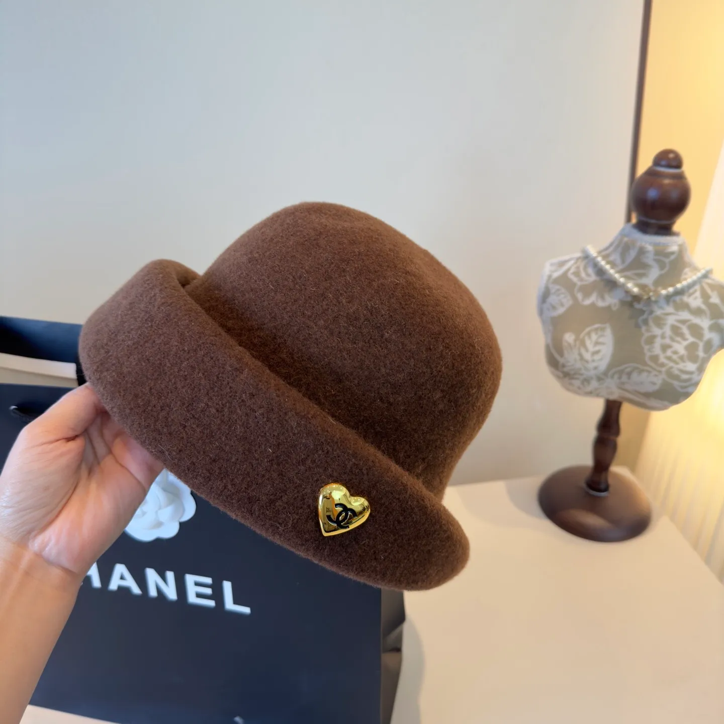 💰140¥ Chanel's new wool curled basin hat, irregular cut design, head circumference 57cm