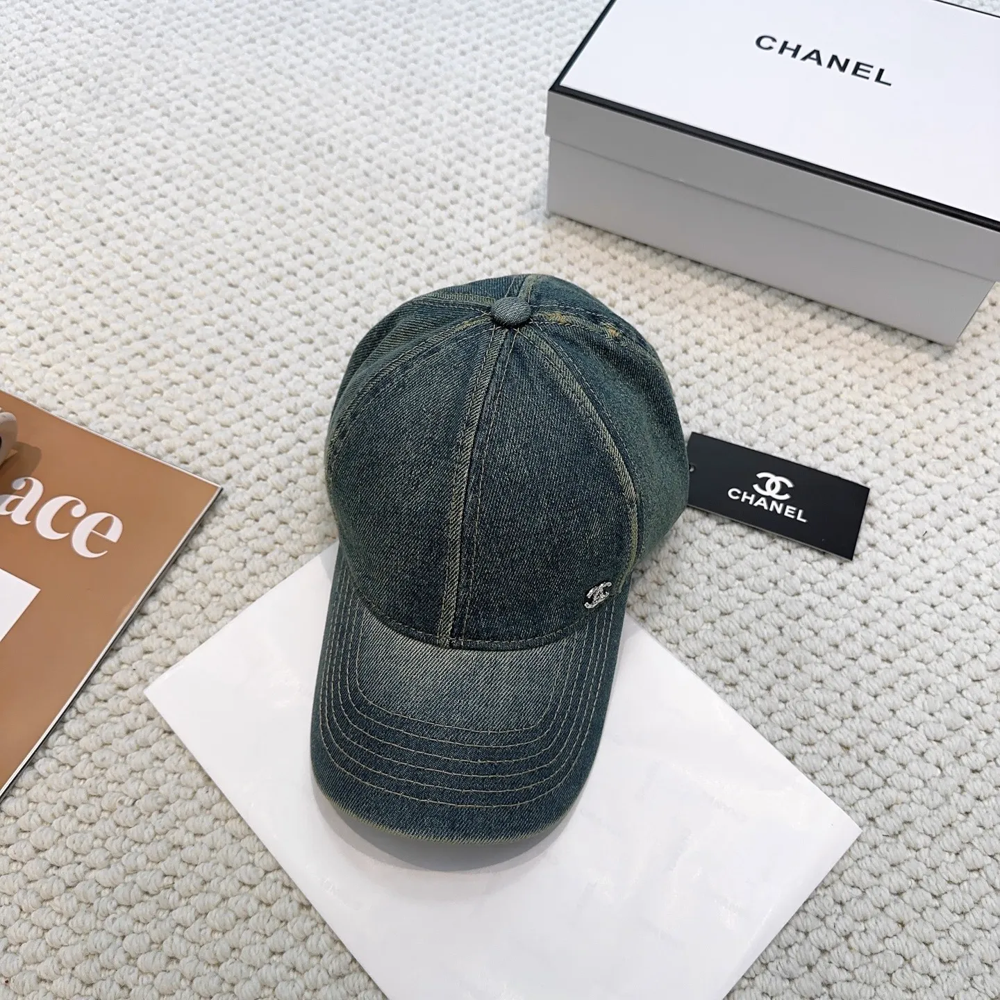 P66 CHANEL Chanel new style 🆕denim blue retro style baseball cap 🧢🔸 Take it out for holiday travel and look beautiful❕ Second-hand style. This kind of hat is not easy to match 😬 Ready in stock
