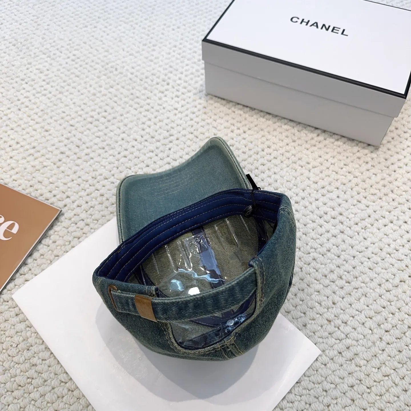 P66 CHANEL Chanel new style 🆕denim blue retro style baseball cap 🧢🔸 Take it out for holiday travel and look beautiful❕ Second-hand style. This kind of hat is not easy to match 😬 Ready in stock