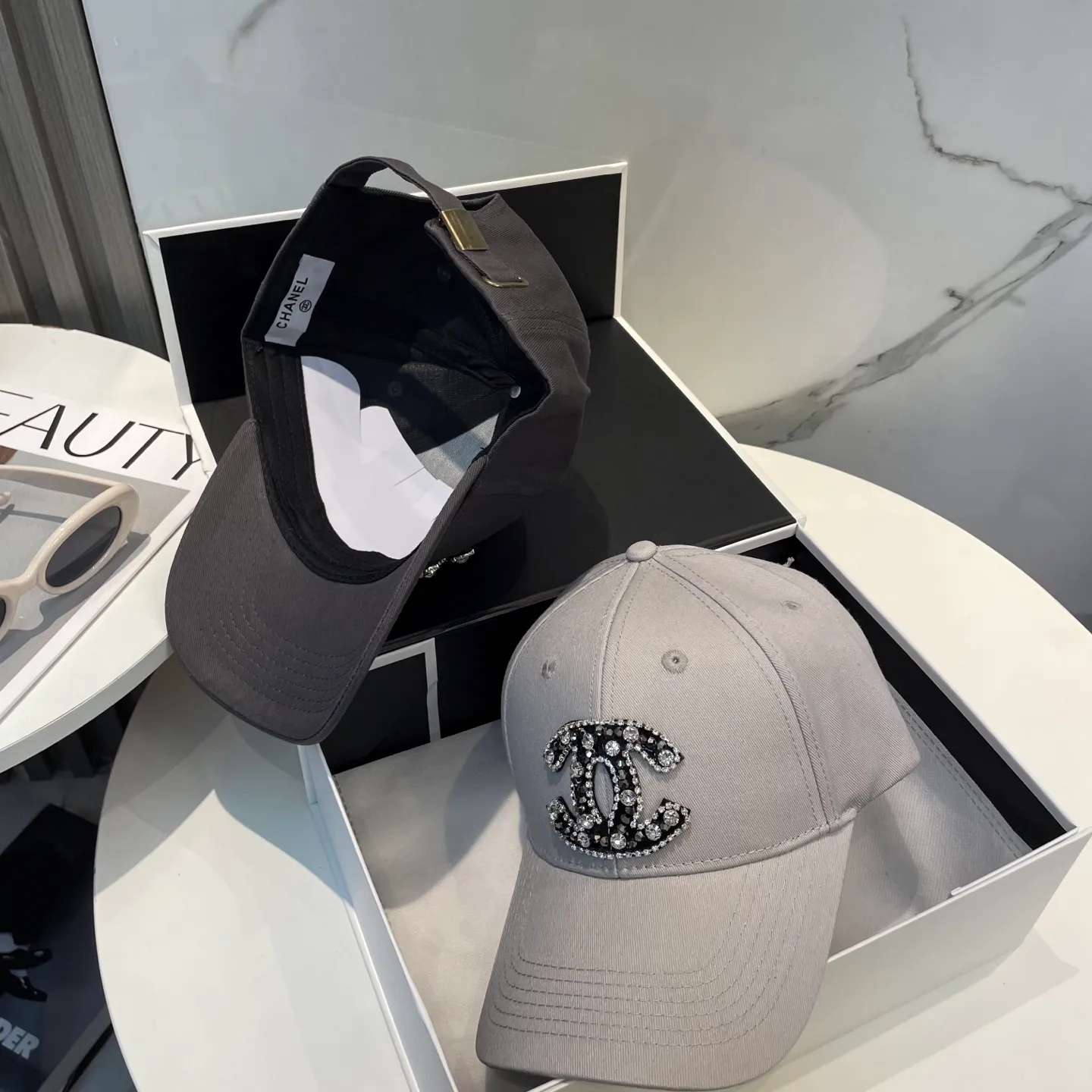 P50 CHANEL new high-end diamond hard-top baseball cap, Xiaoxiang logo is classic and simple, fashionable and casual design, popular new product